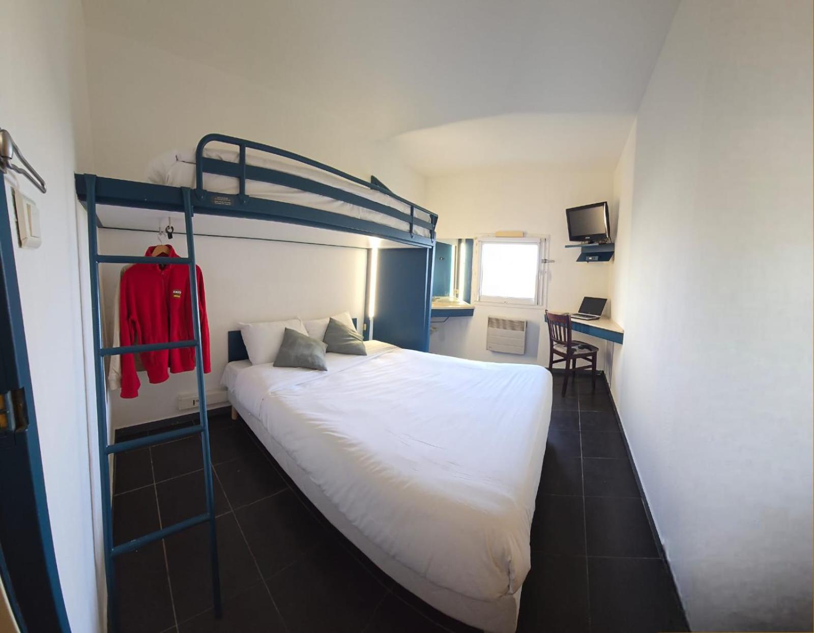 Triple Room with Shared Bathroom