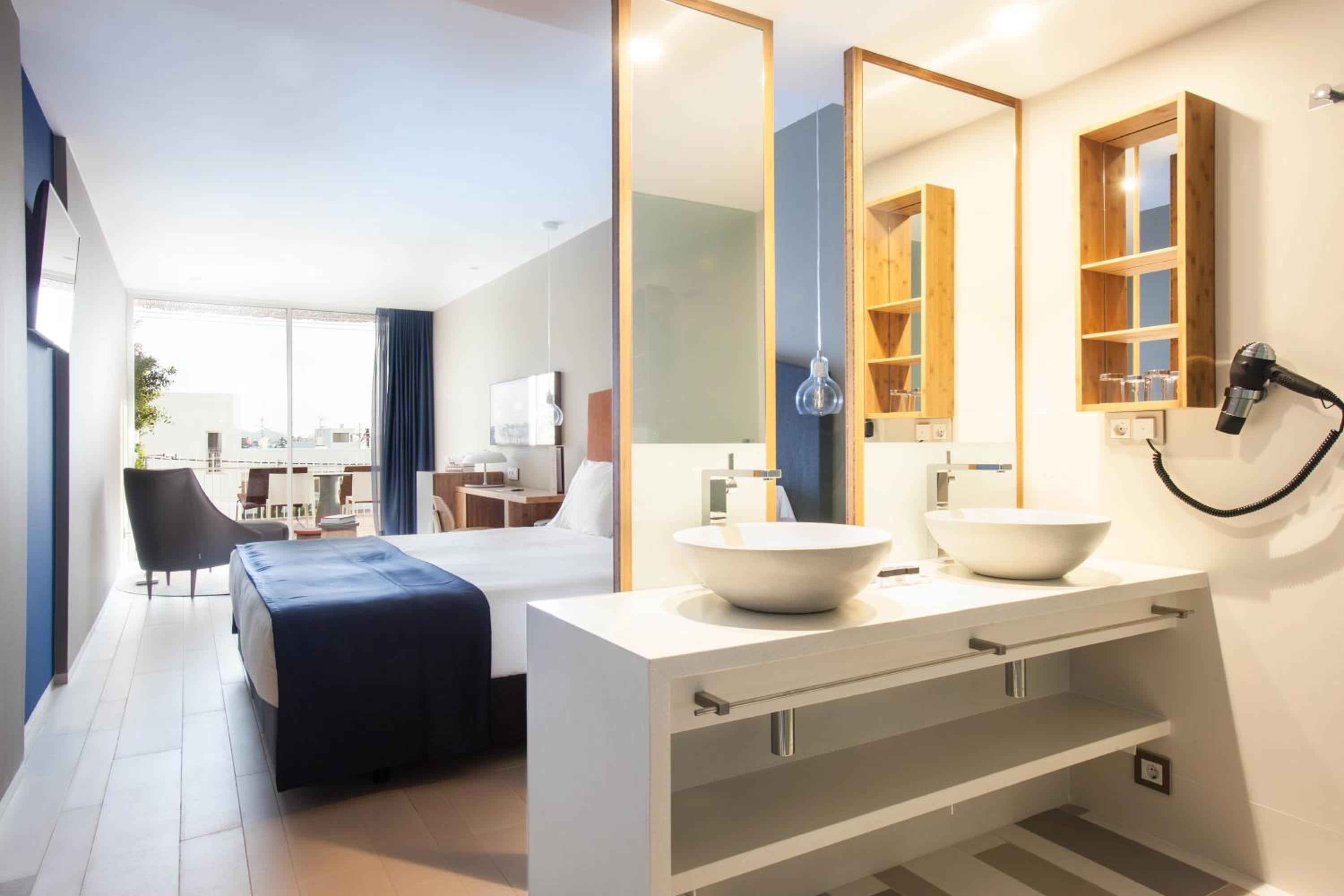 Deluxe Double Room with Terrace