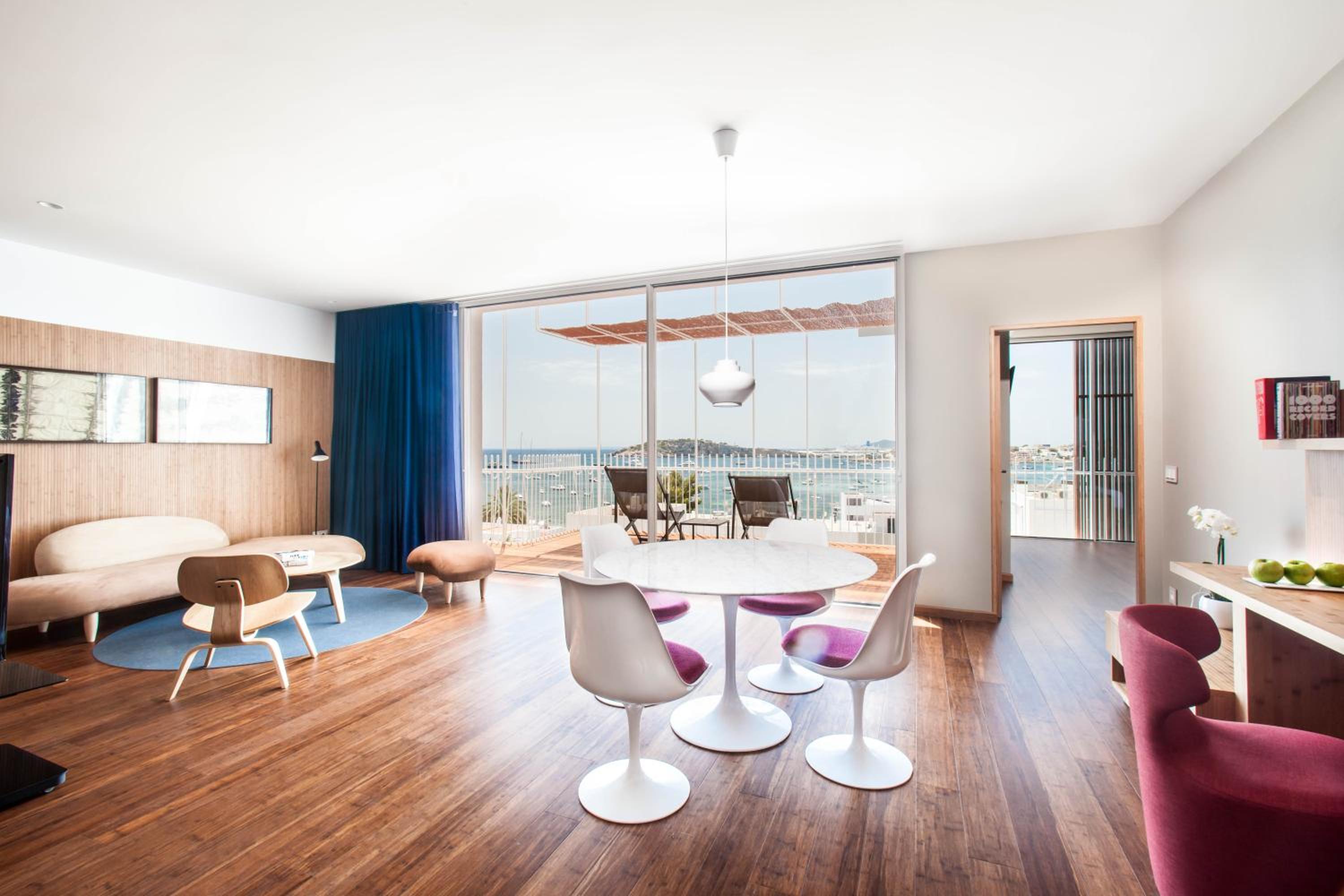 Suite Duplex Apartment with Private Pool