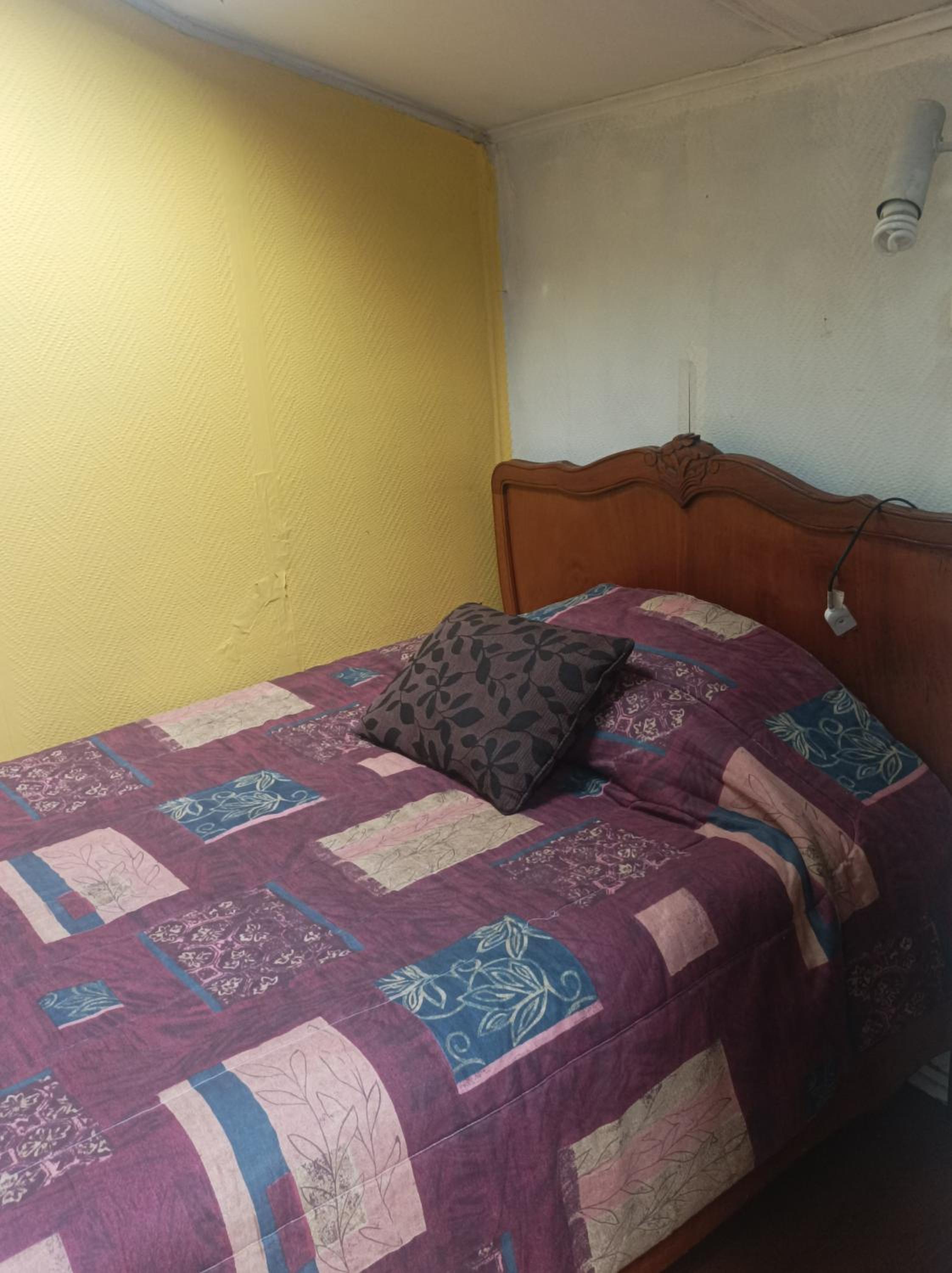 Single Room with Shared Bathroom photo 2