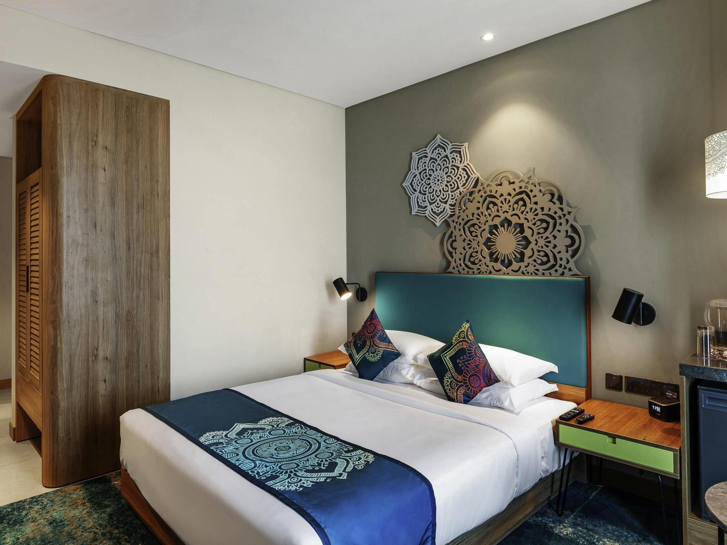 Superior Queen Room with Bay Window - 15% Discount on Food & Beverages and Laundry,  INR 500 SPA credit per room per stay - Photo 2