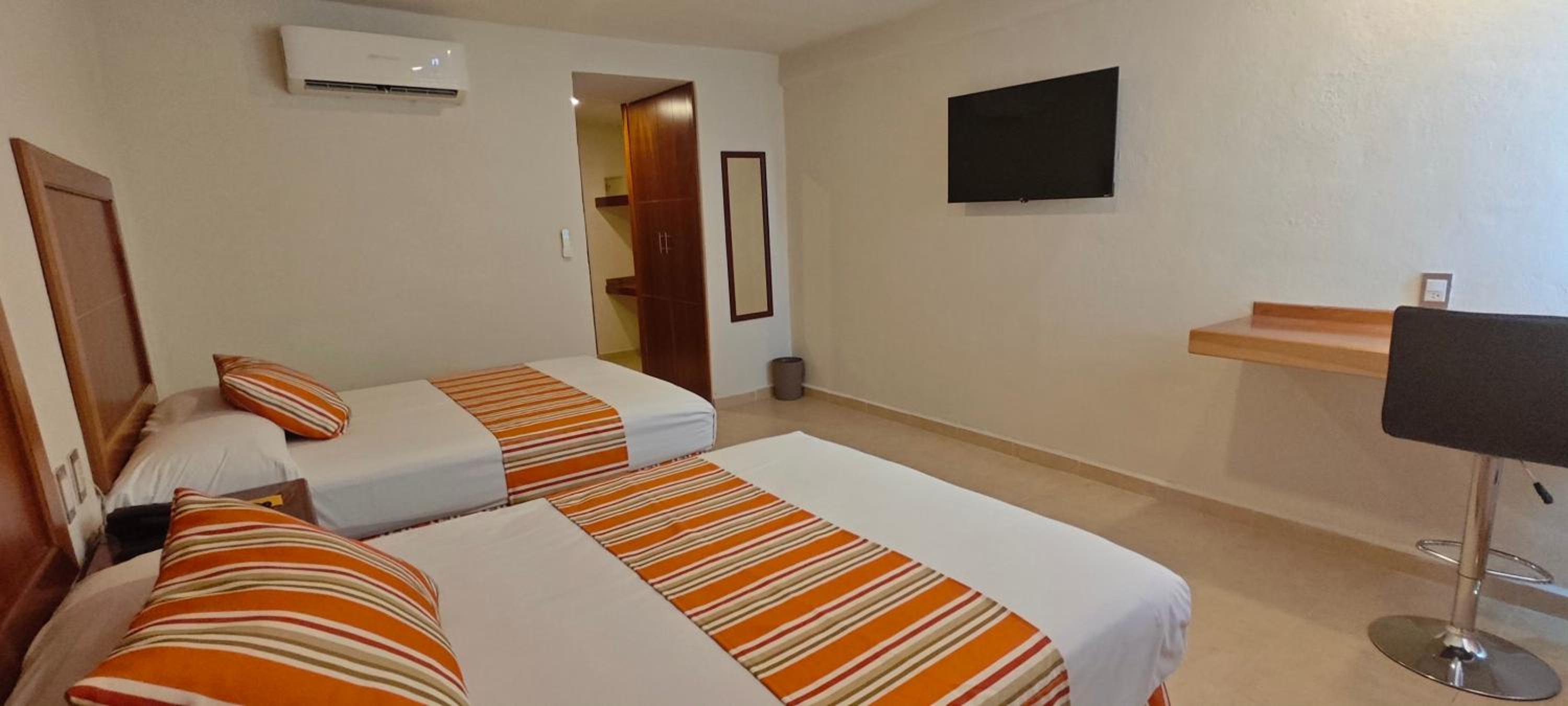 Superior Twin Room with City View photo 2