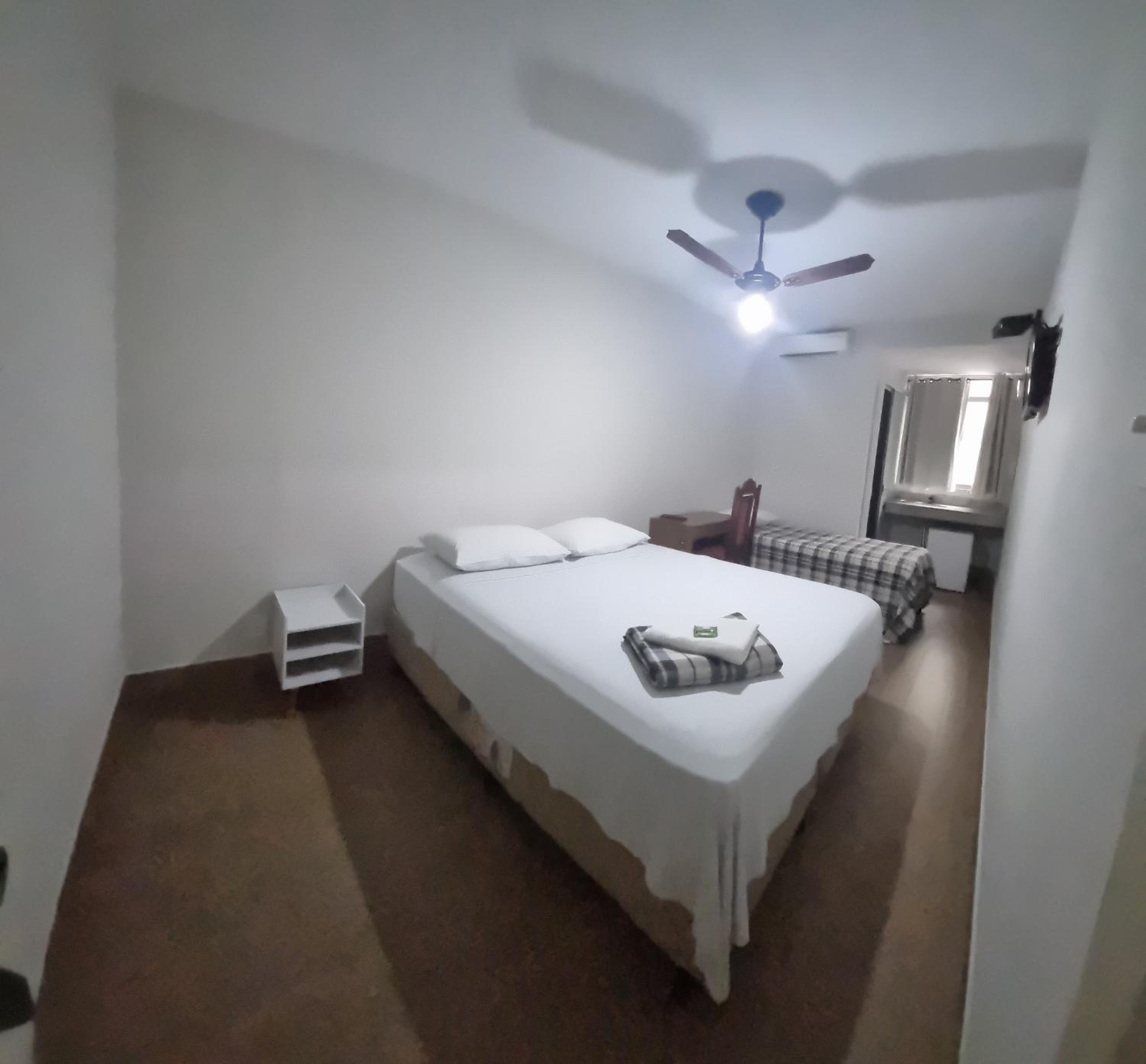 Economy Triple Room photo 2