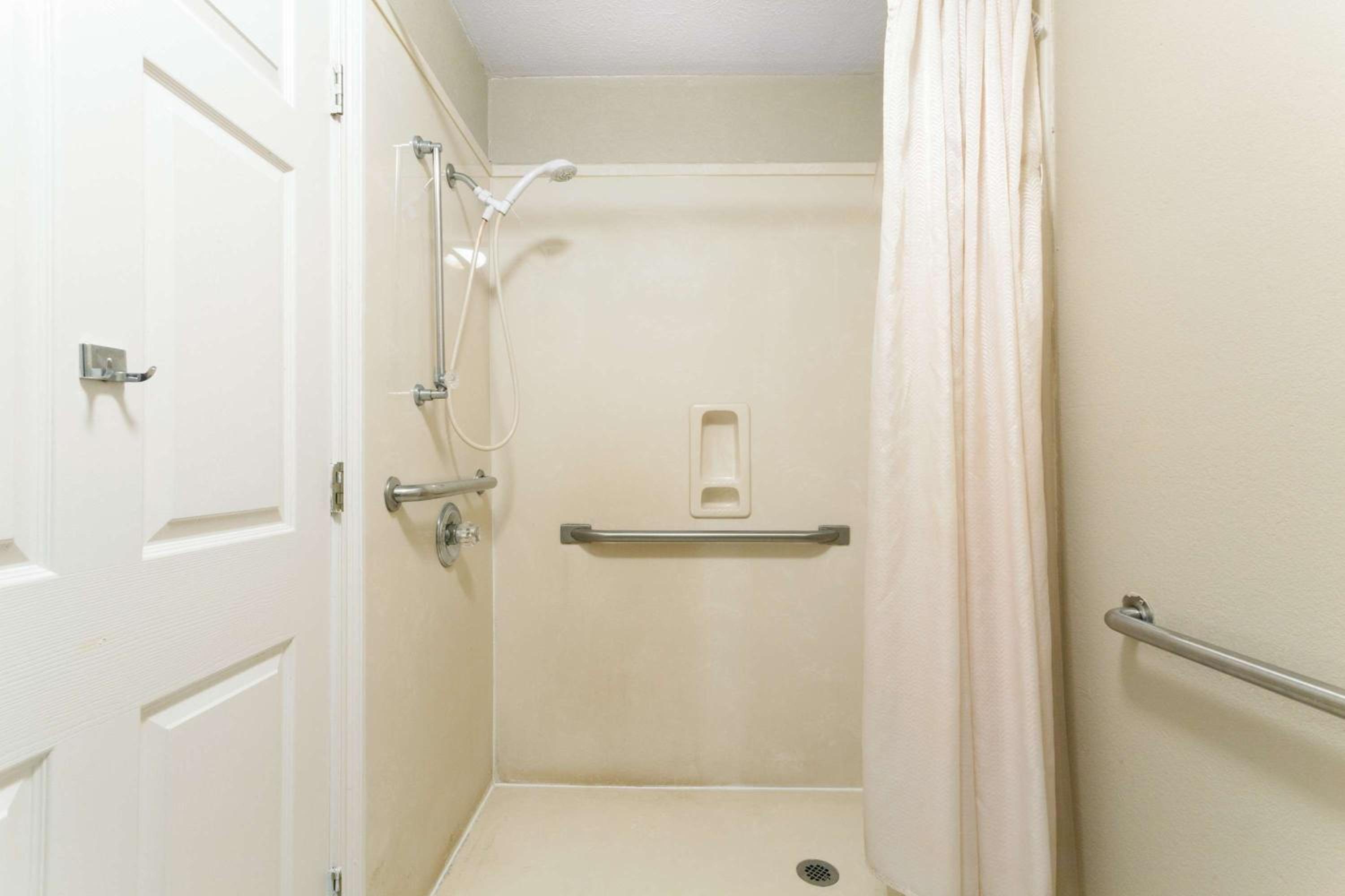 King Room - Mobility Access/Smoking photo 3