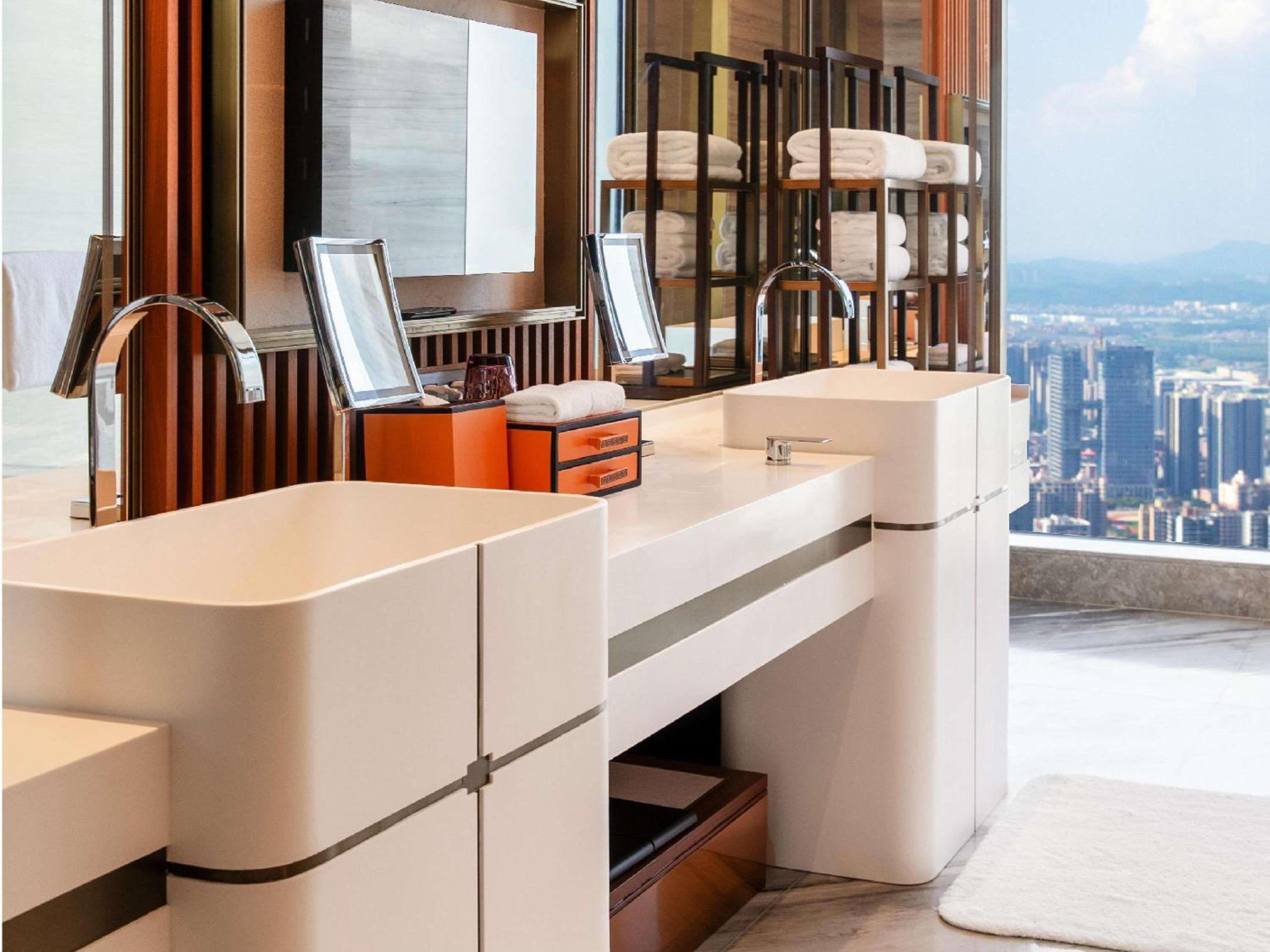 Presidential Suite with One King Bed and Lounge Access - High Floor