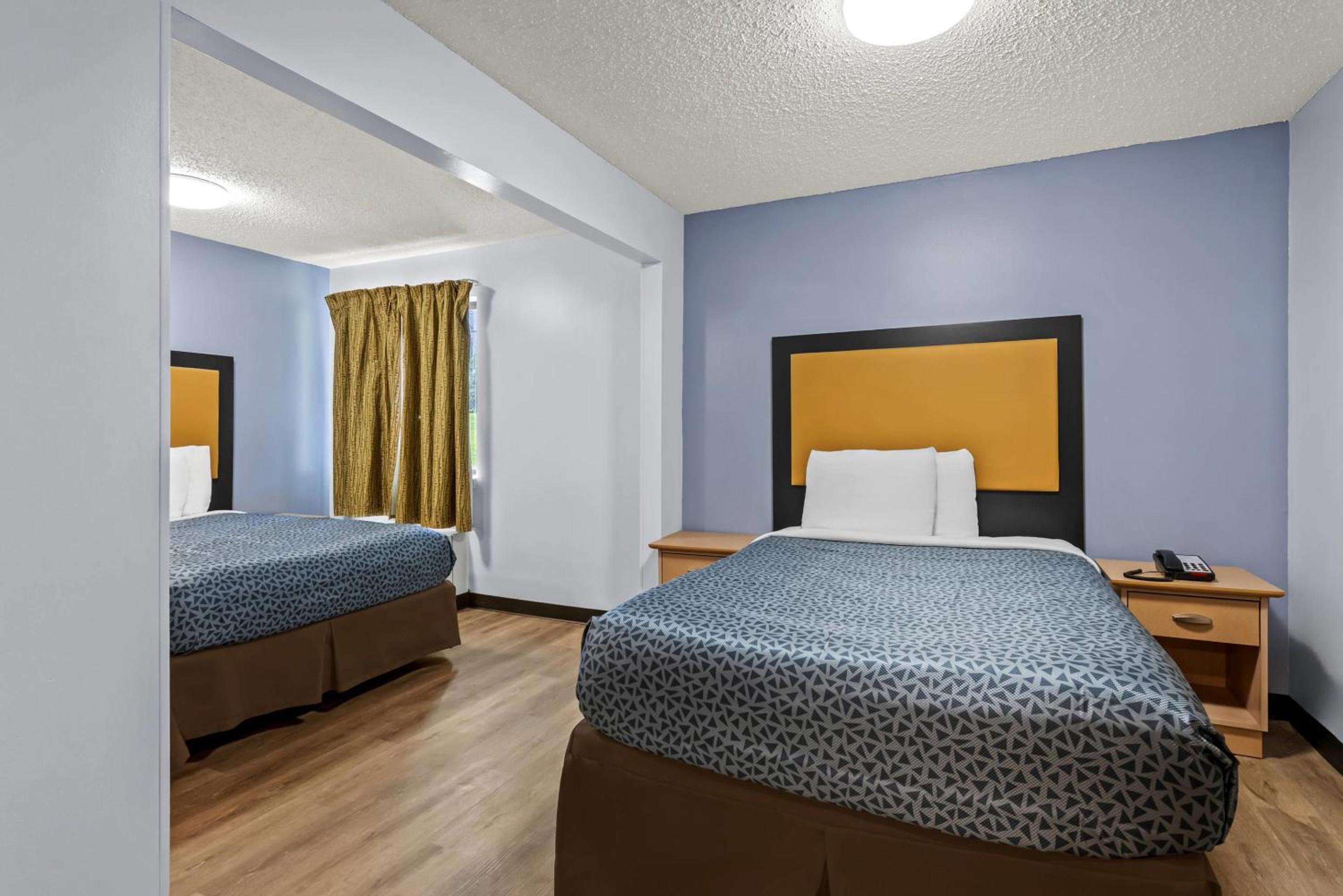 Queen Room with Two Queen Beds - Accessible/Non-Smoking  - Photo 4