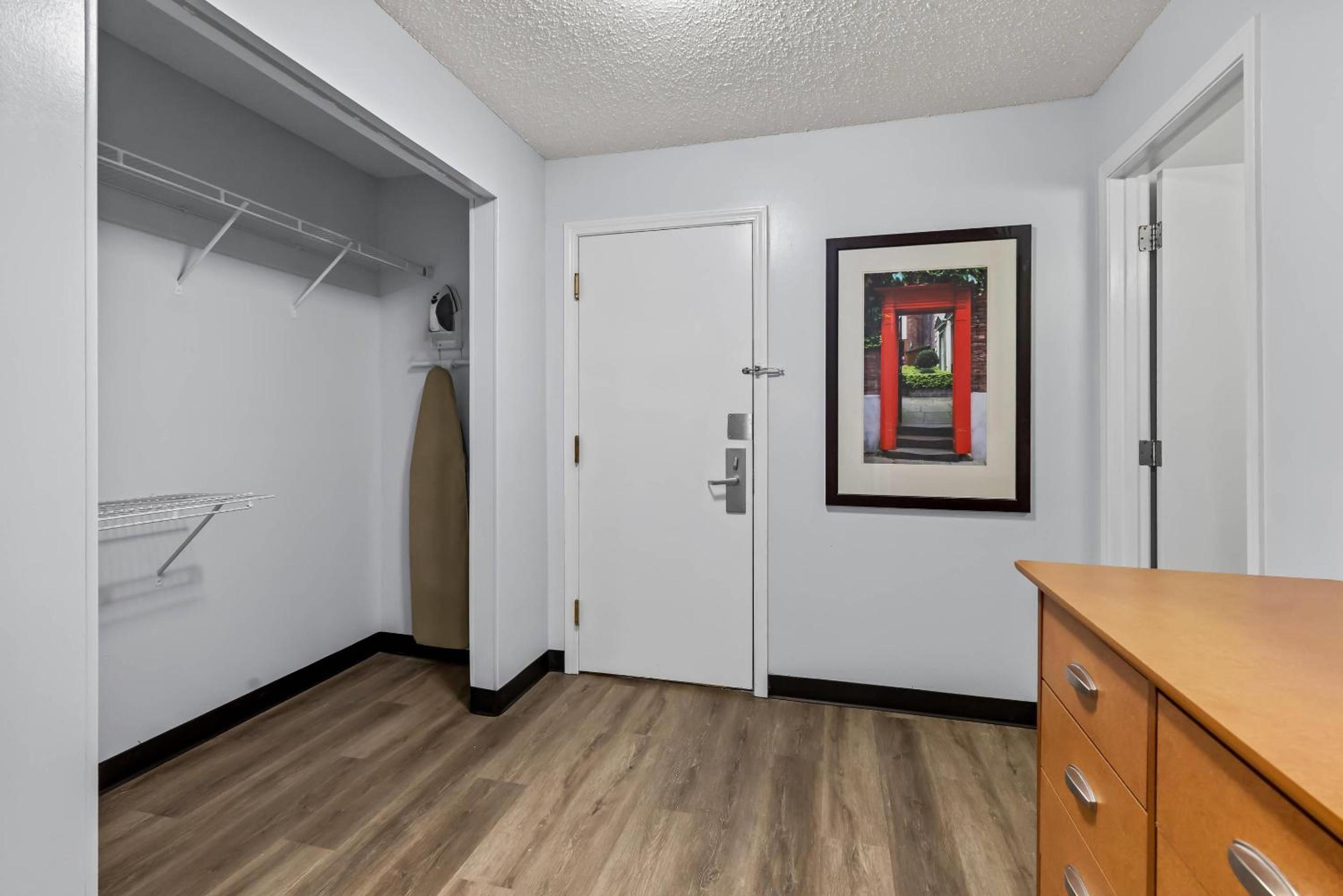 Queen Room with Two Queen Beds - Accessible/Non-Smoking  - Photo 8
