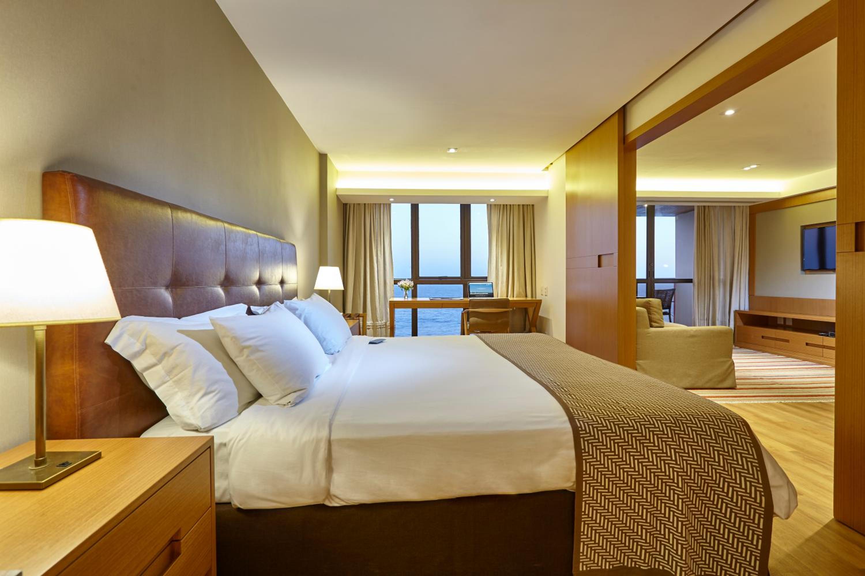 Suite with Balcony and Sea View