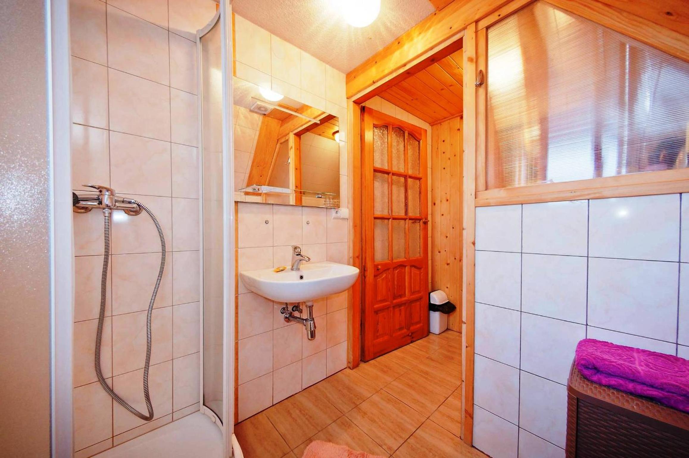 Double Room with Balcony - Photo 7
