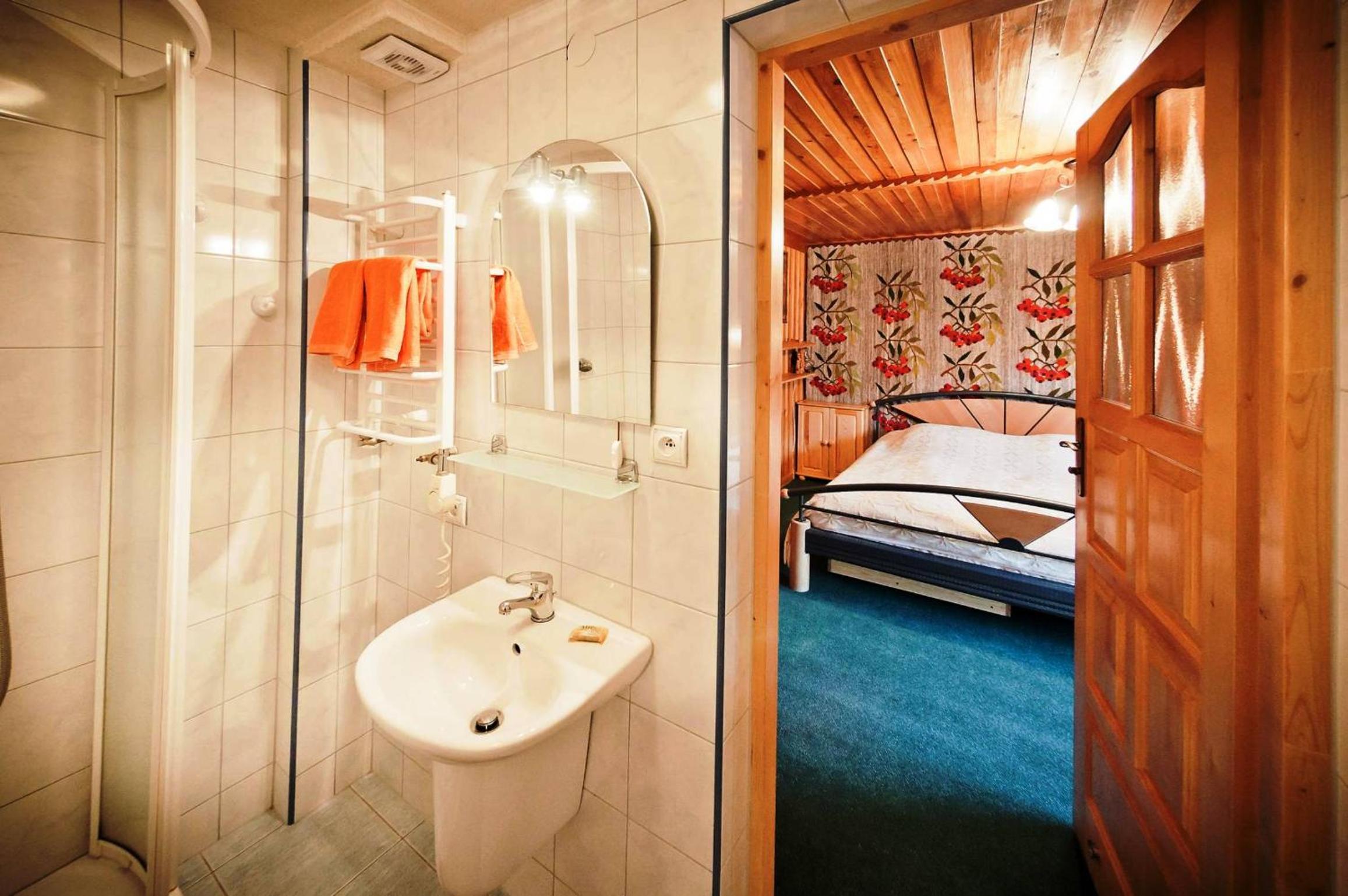 Double Room with Balcony - Photo 2