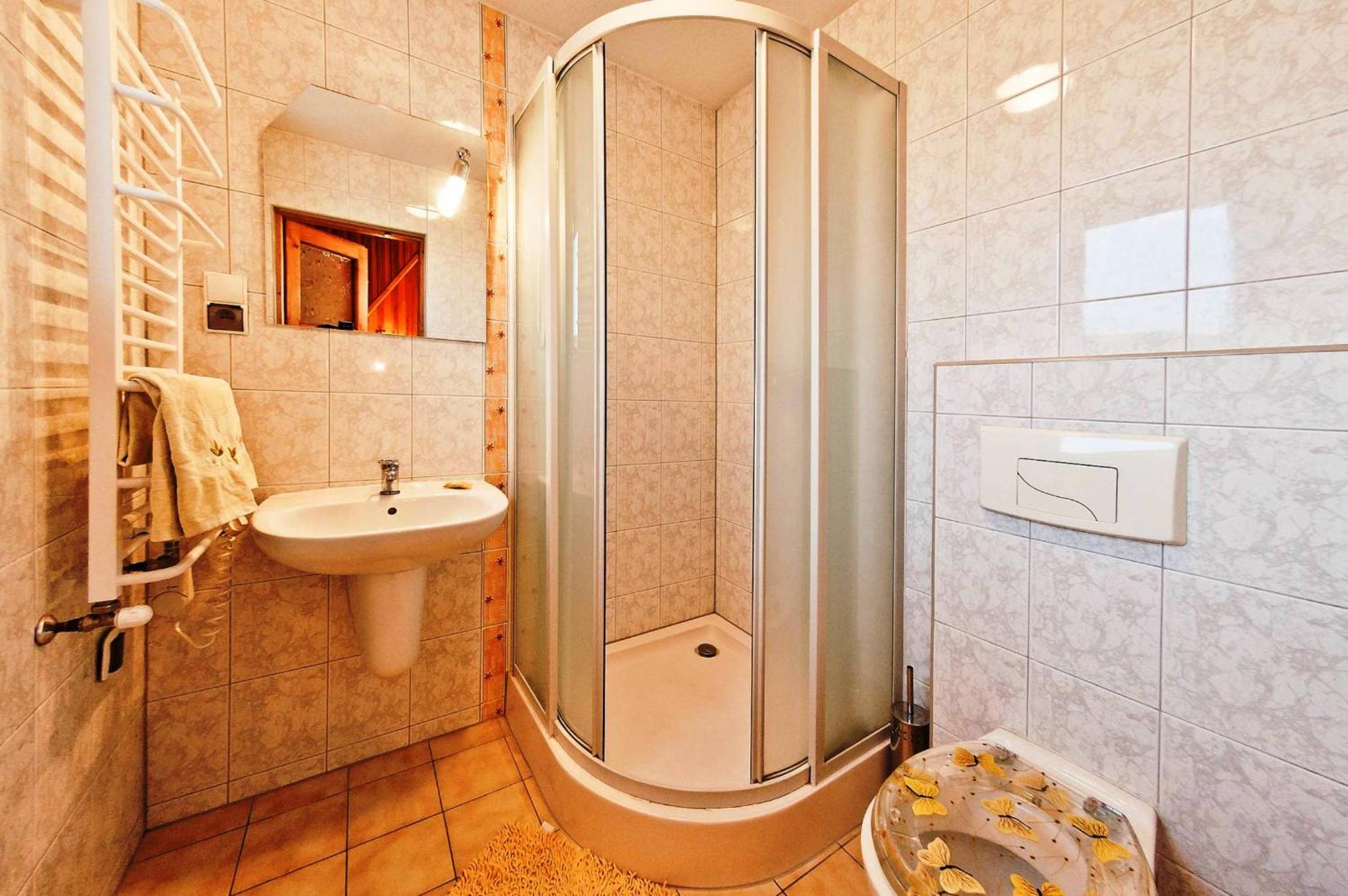 Standard Twin Room - Photo 4