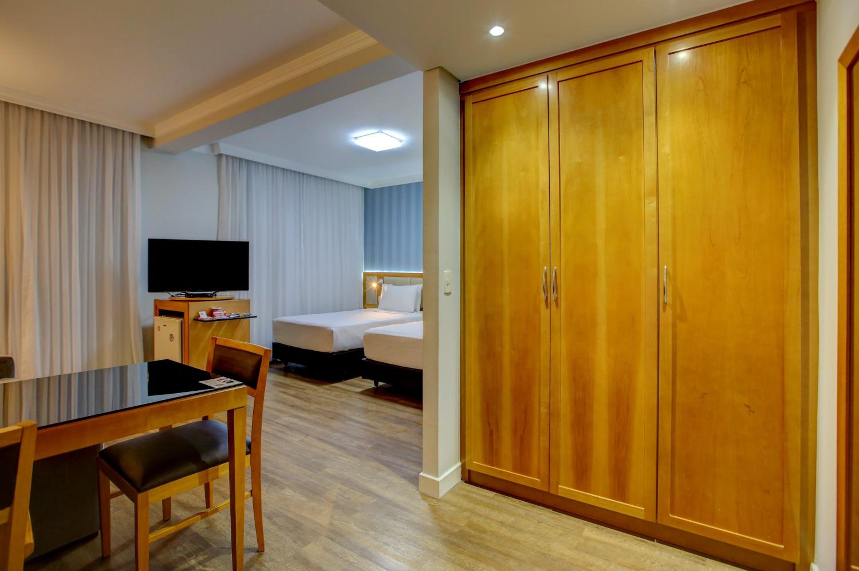 Twin Room thumbnail 5