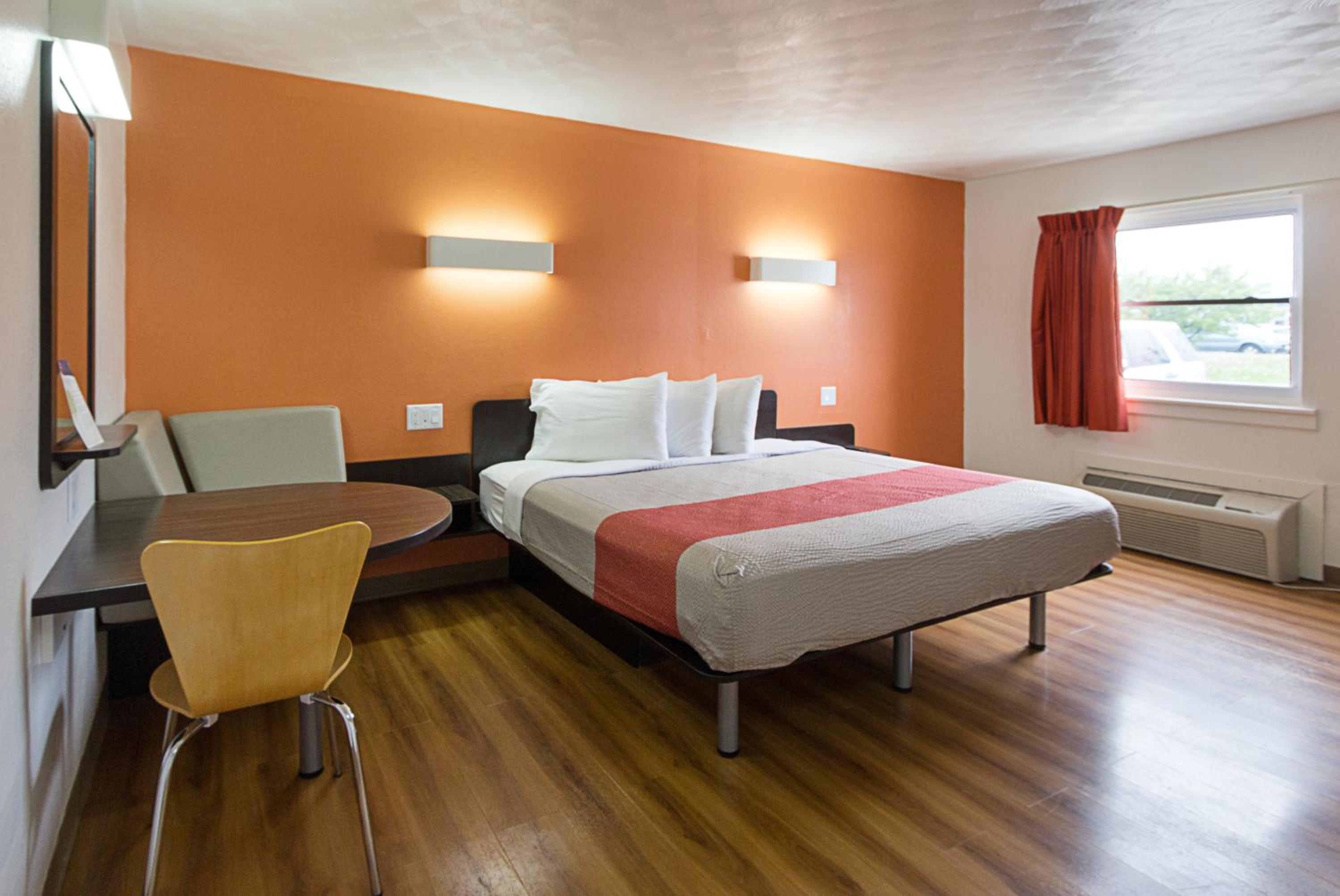 Deluxe King Room photo 1