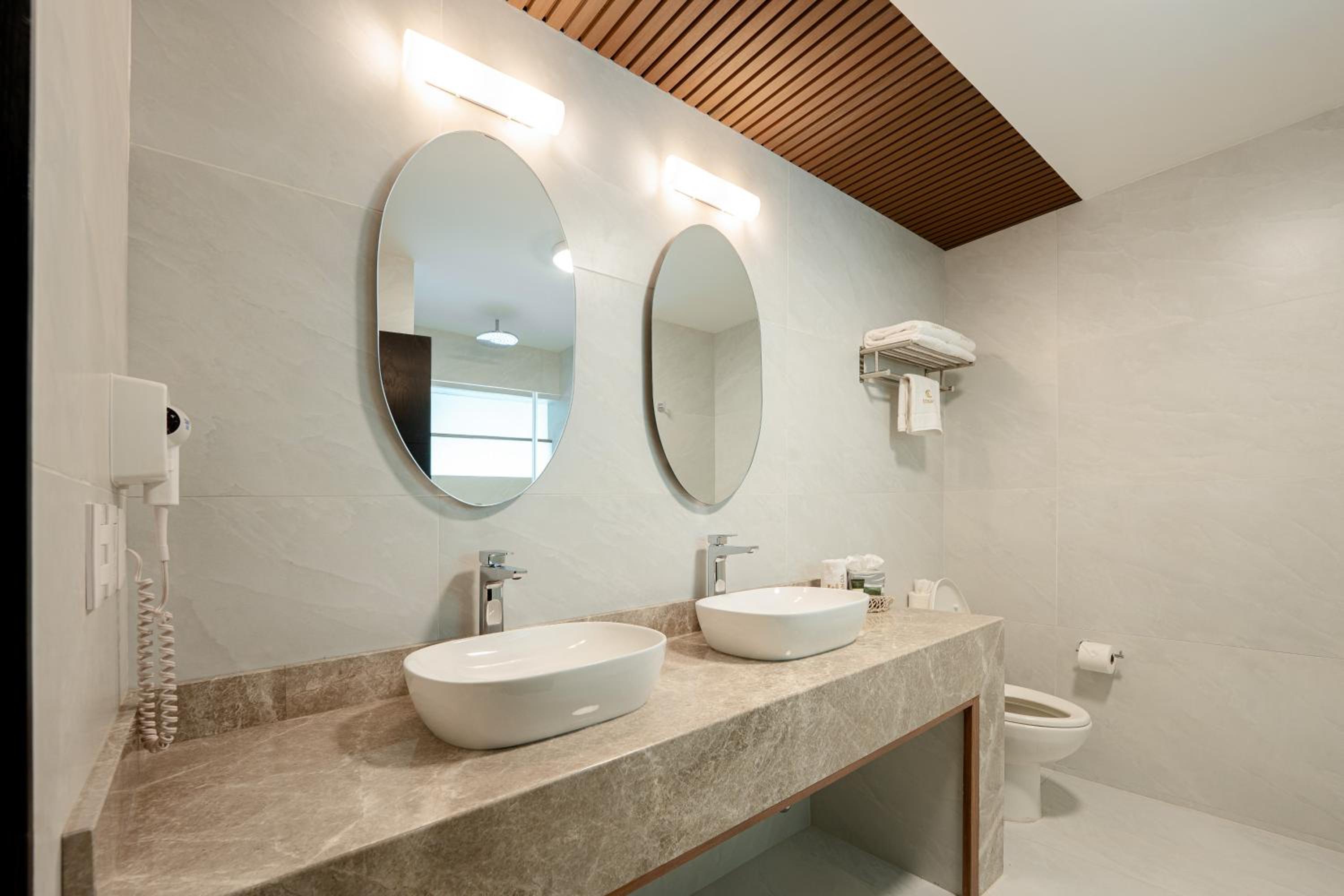 Superior King Suite