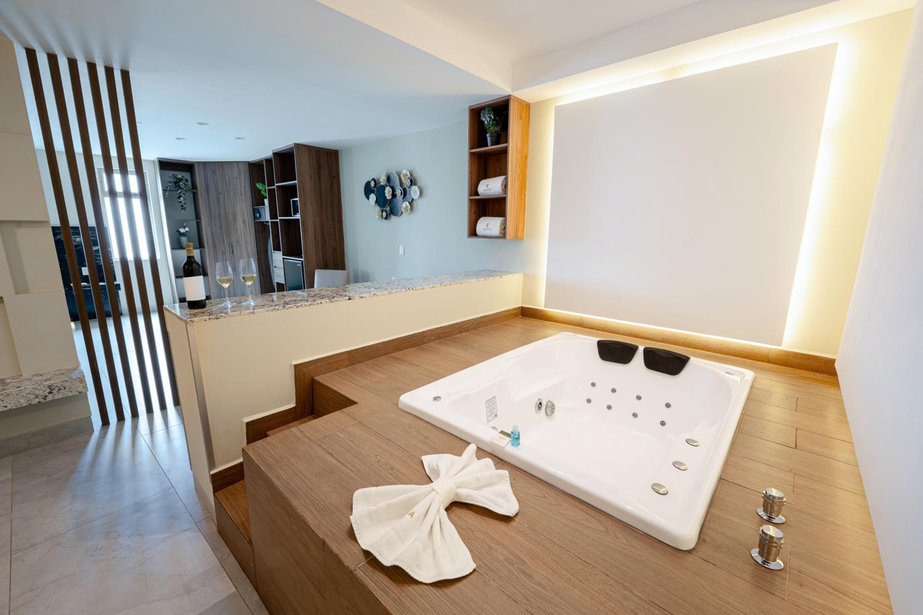 Superior King Suite photo 3