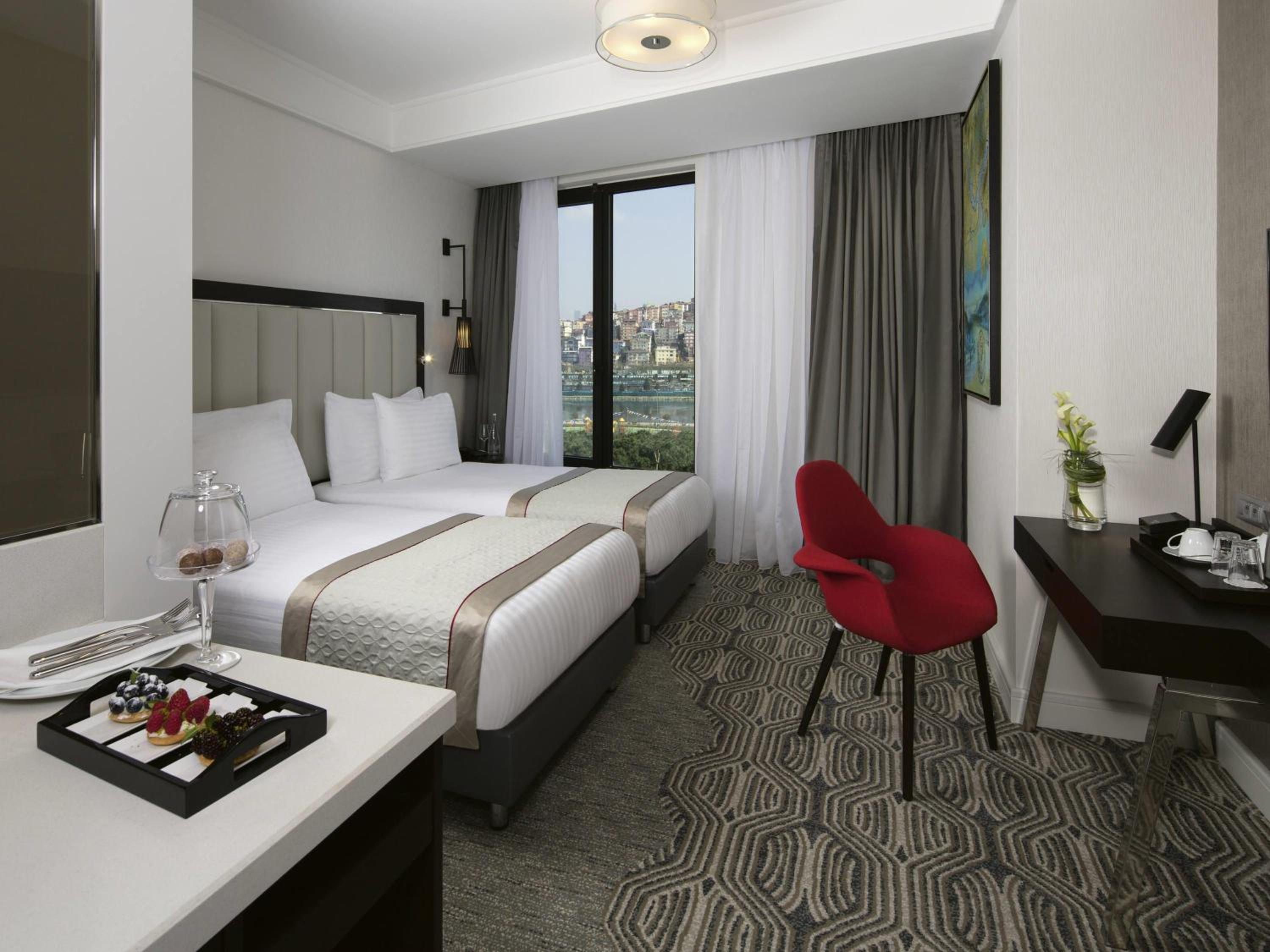 Superior Twin Room with Seaview photo 1