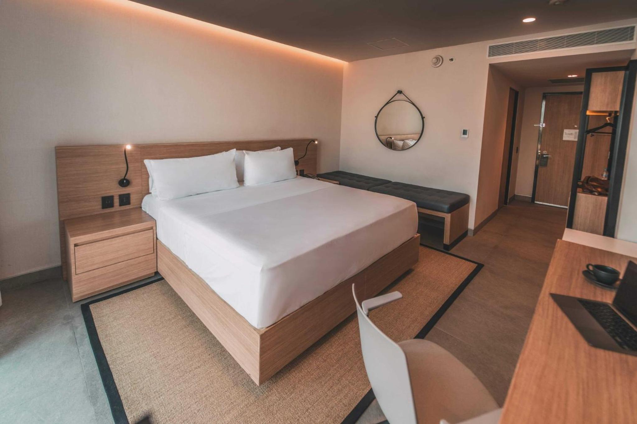 Standard King Room with City View - Photo 1