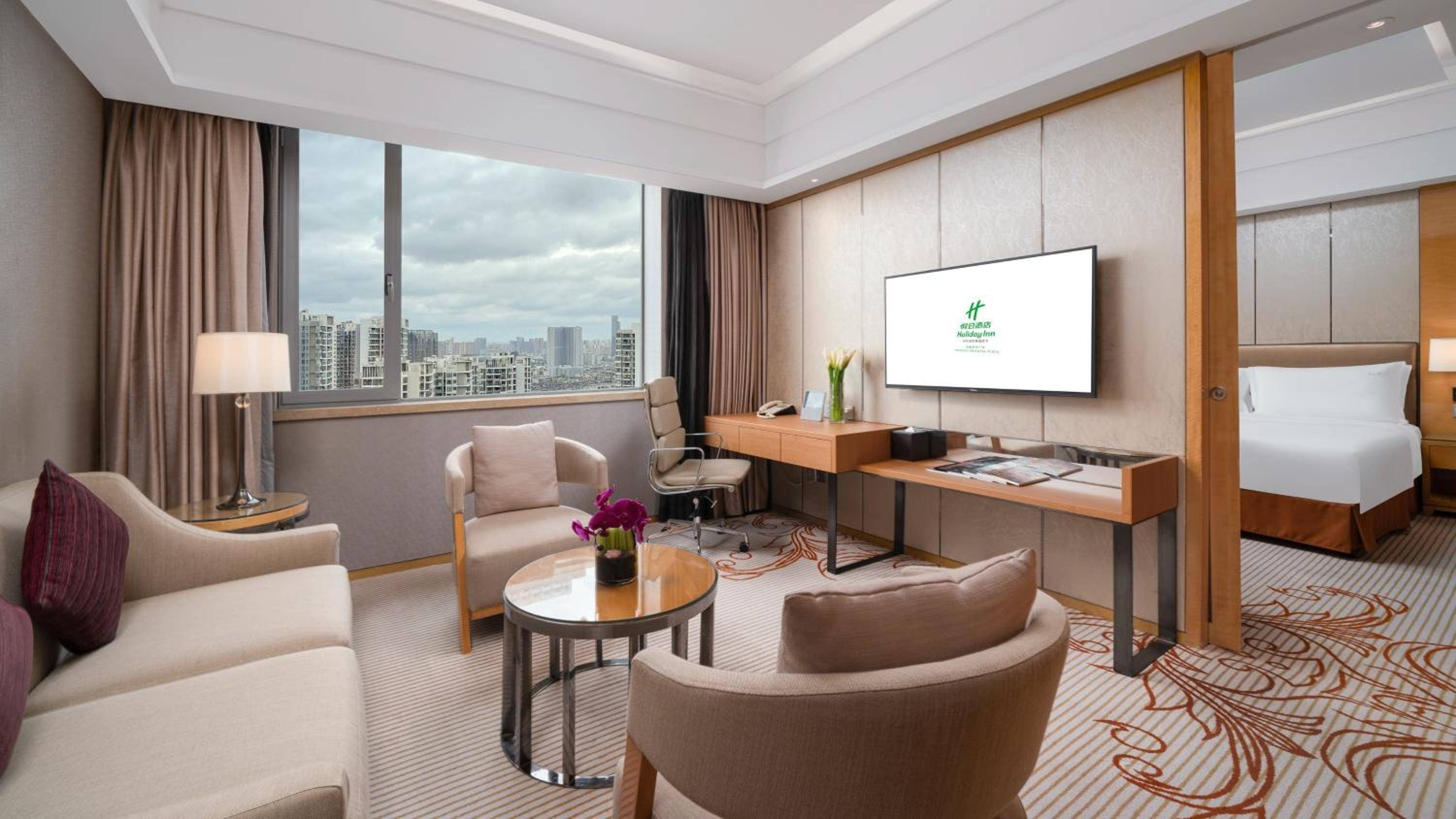 One-Bedroom Suite with Dining Area - High Floor - Photo 1