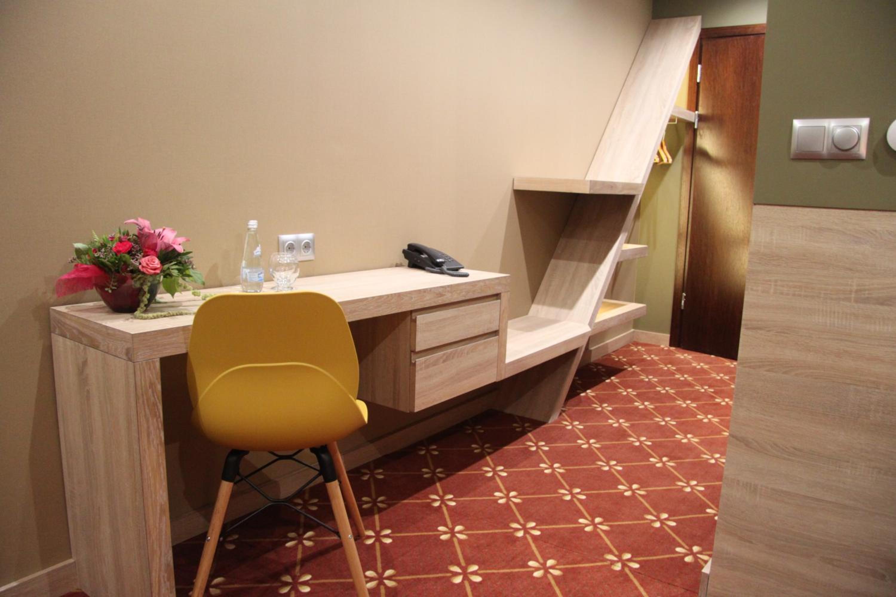 Deluxe Double or Twin Room with Balcony - Photo 25