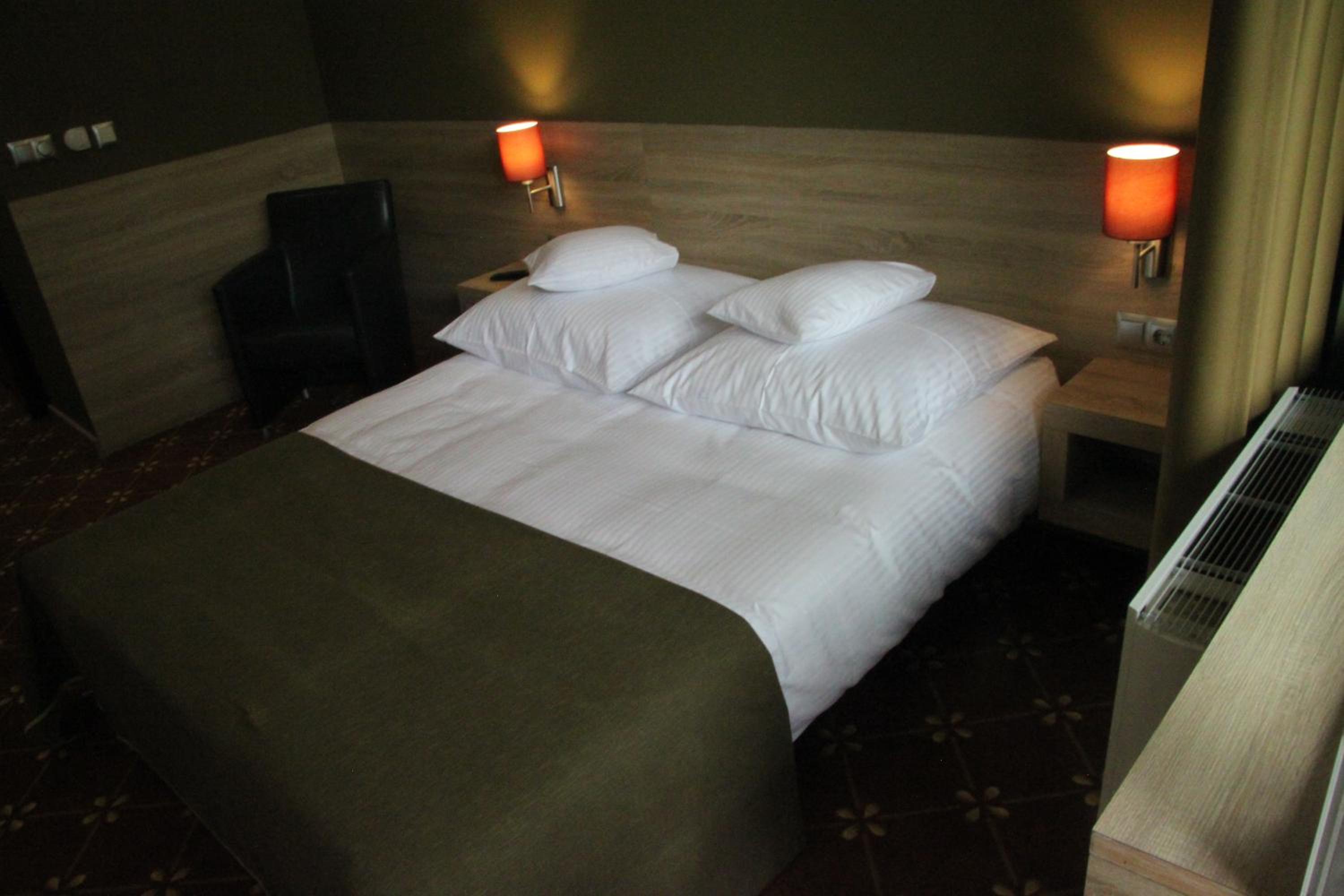 Deluxe Double or Twin Room with Balcony - Photo 8