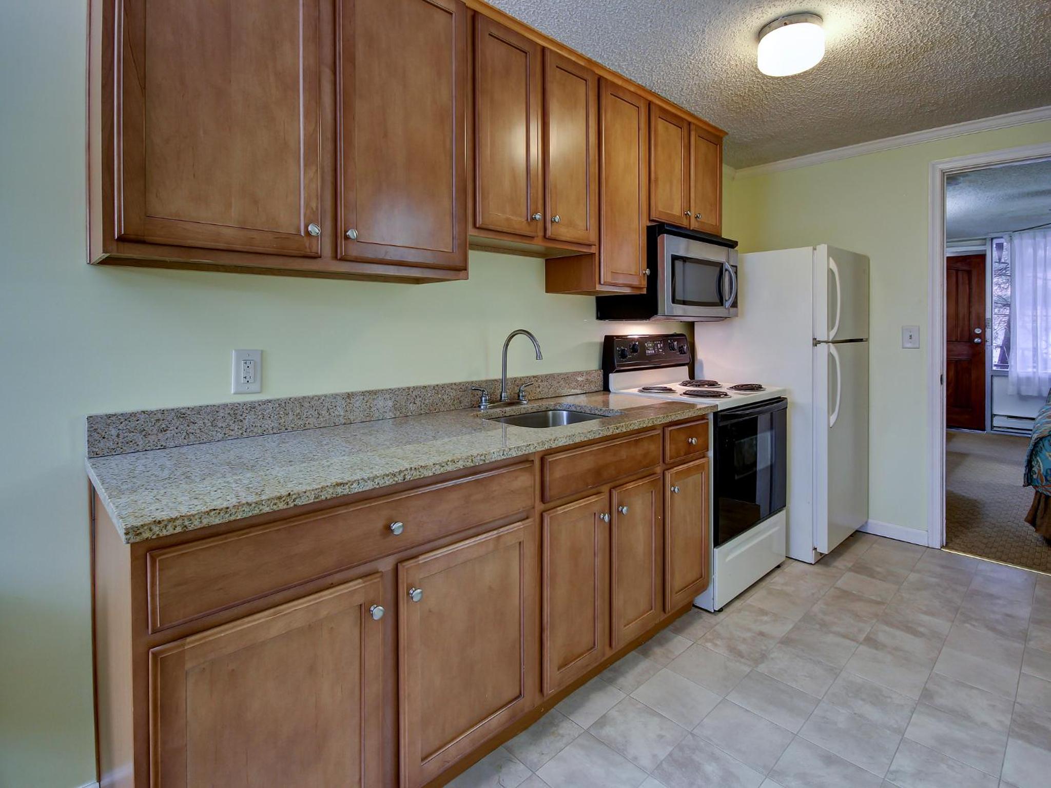 One-Bedroom Suite with Two Queen Beds - Ground Floor photo 2