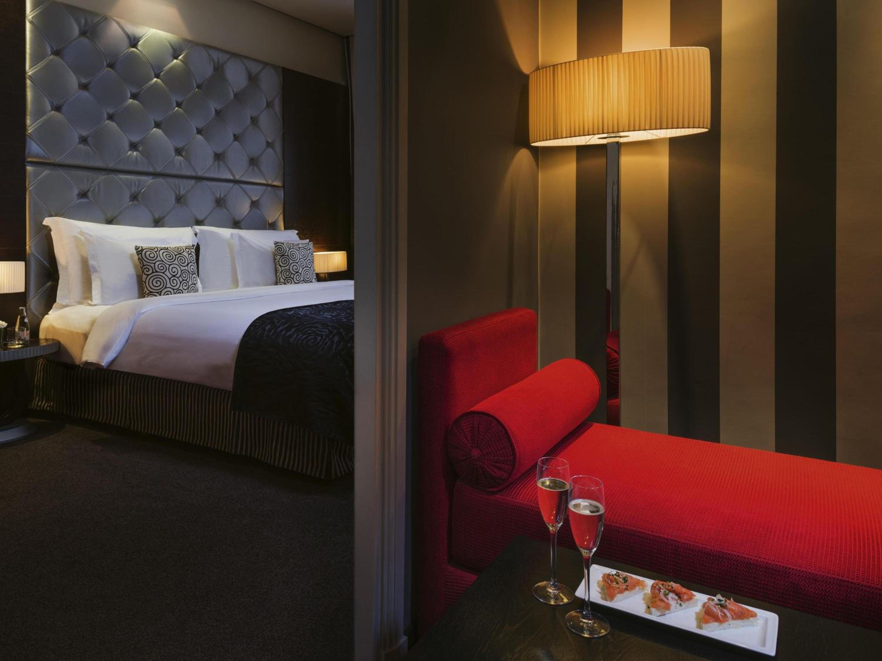 Deluxe King Suite photo 3