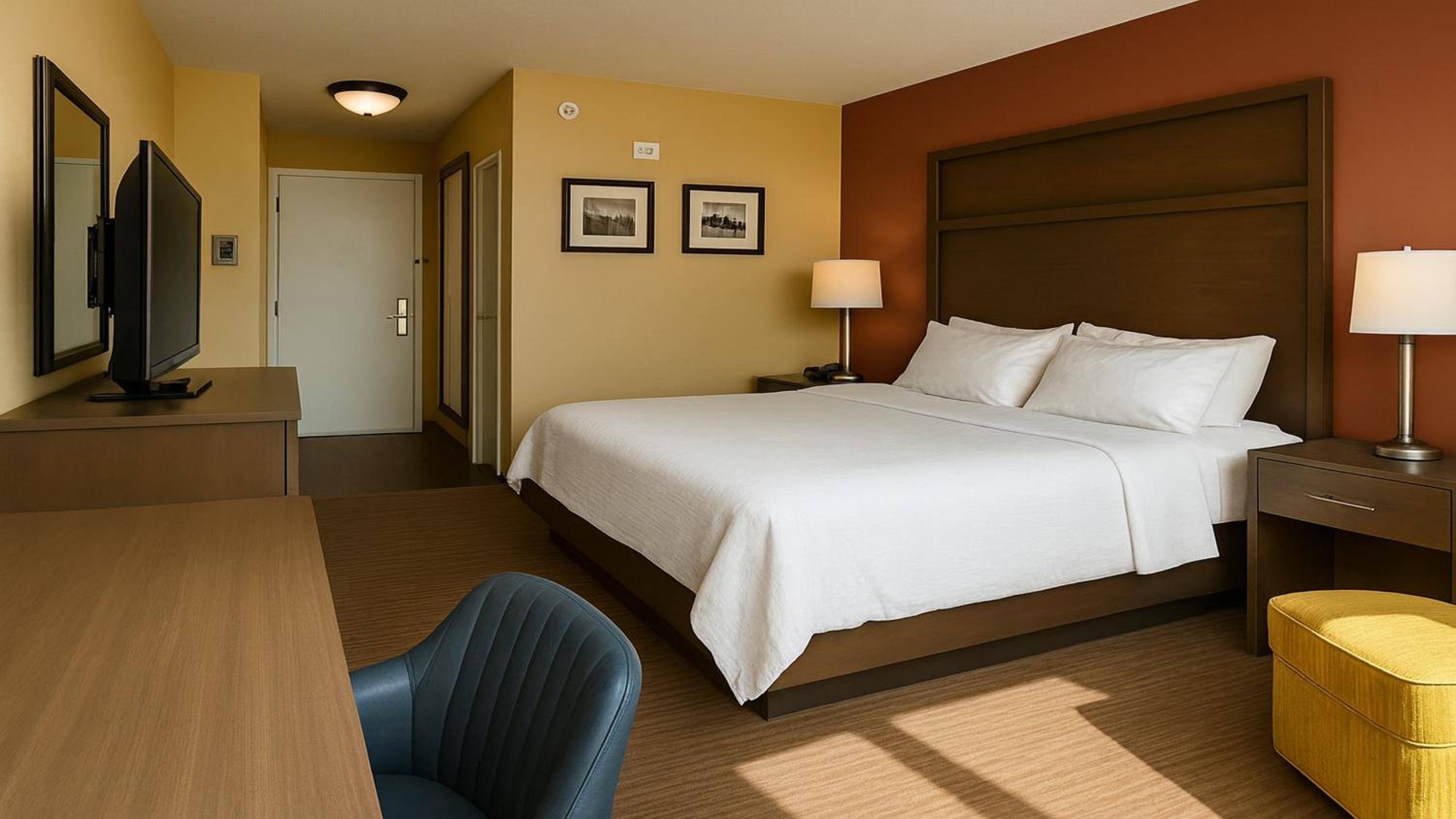 Queen Suite - Photo 2