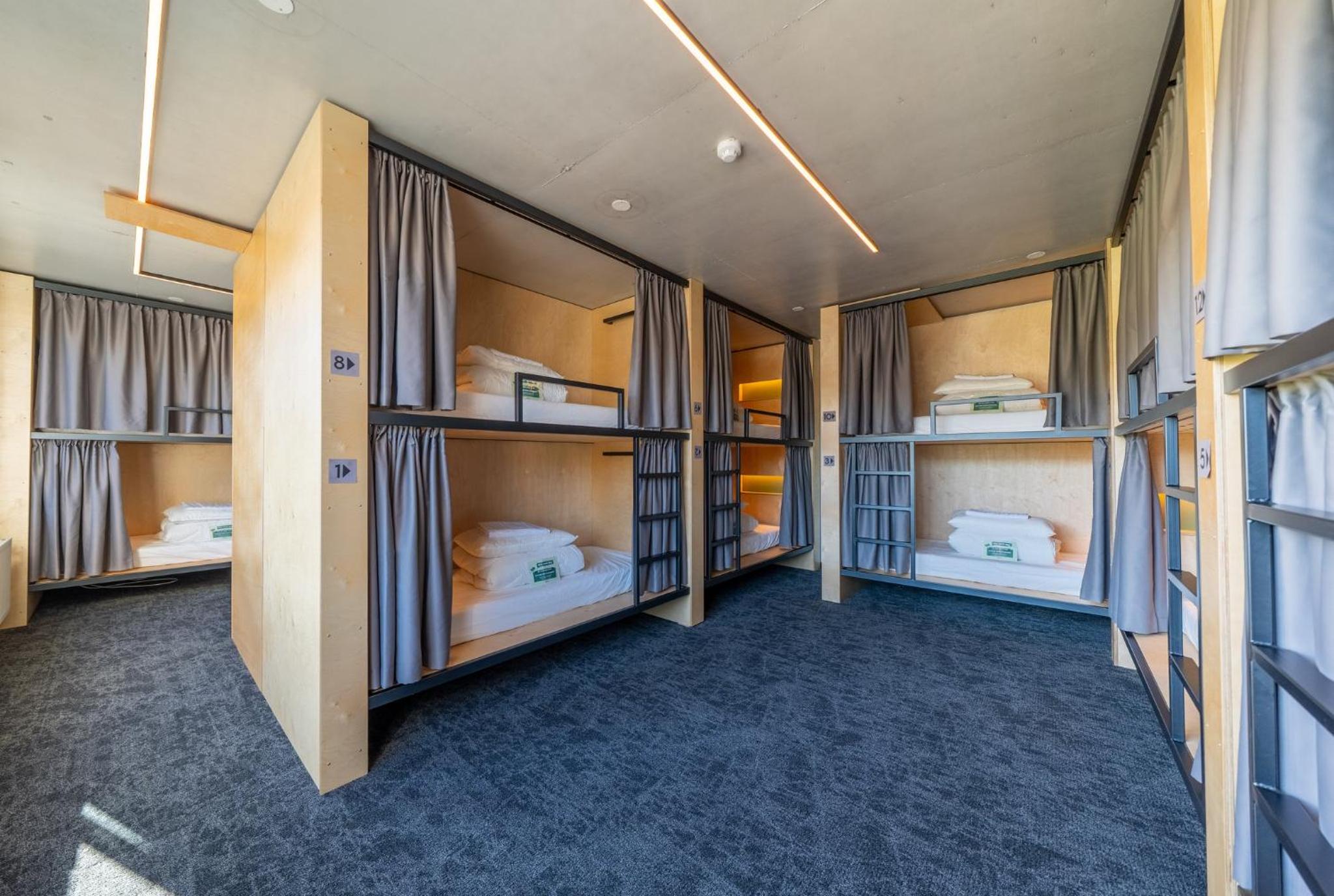 Single Bed in a 12-bed Mixed Deluxe Dorm with Shared Bathroom photo 2