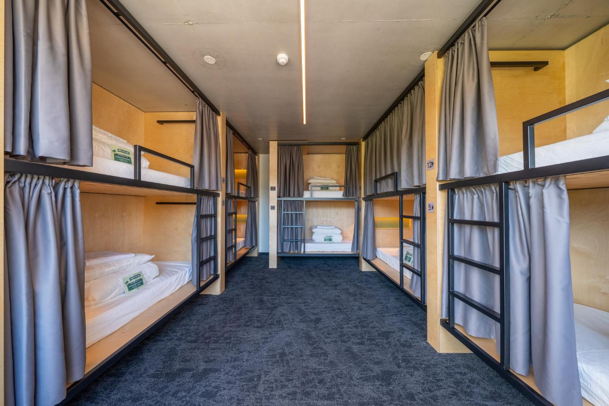 Single Bed in a 14-bed Mixed Deluxe Dorm with Shared Bathroom photo 2