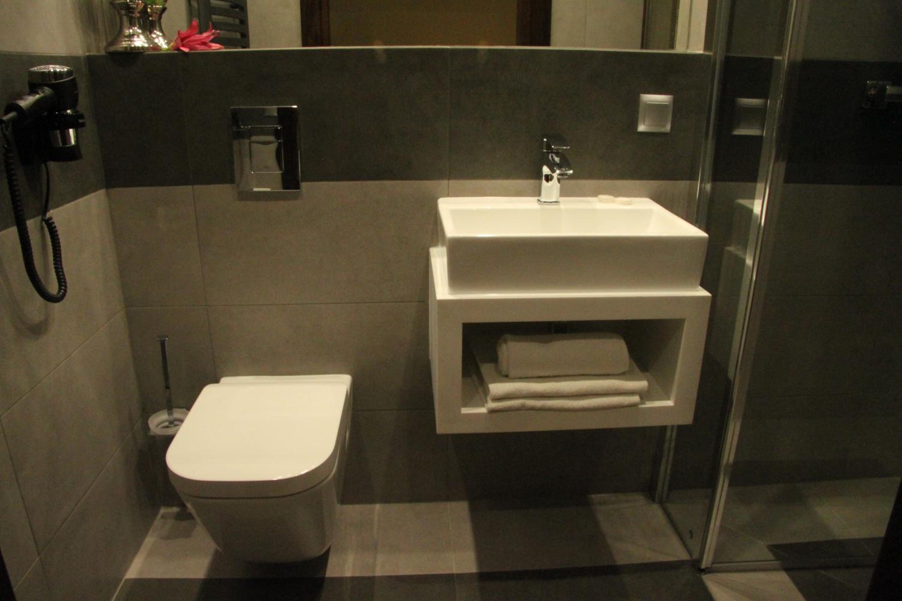 Deluxe Double or Twin Room with Balcony - Photo 16