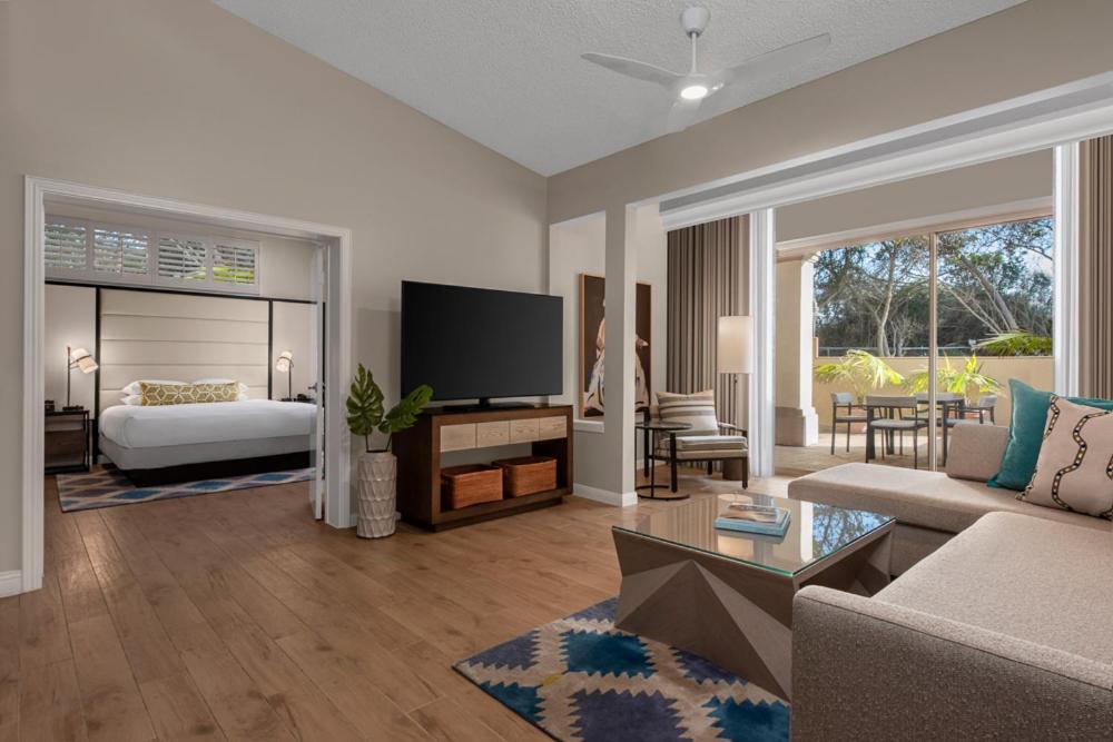 Deluxe King Suite photo 3