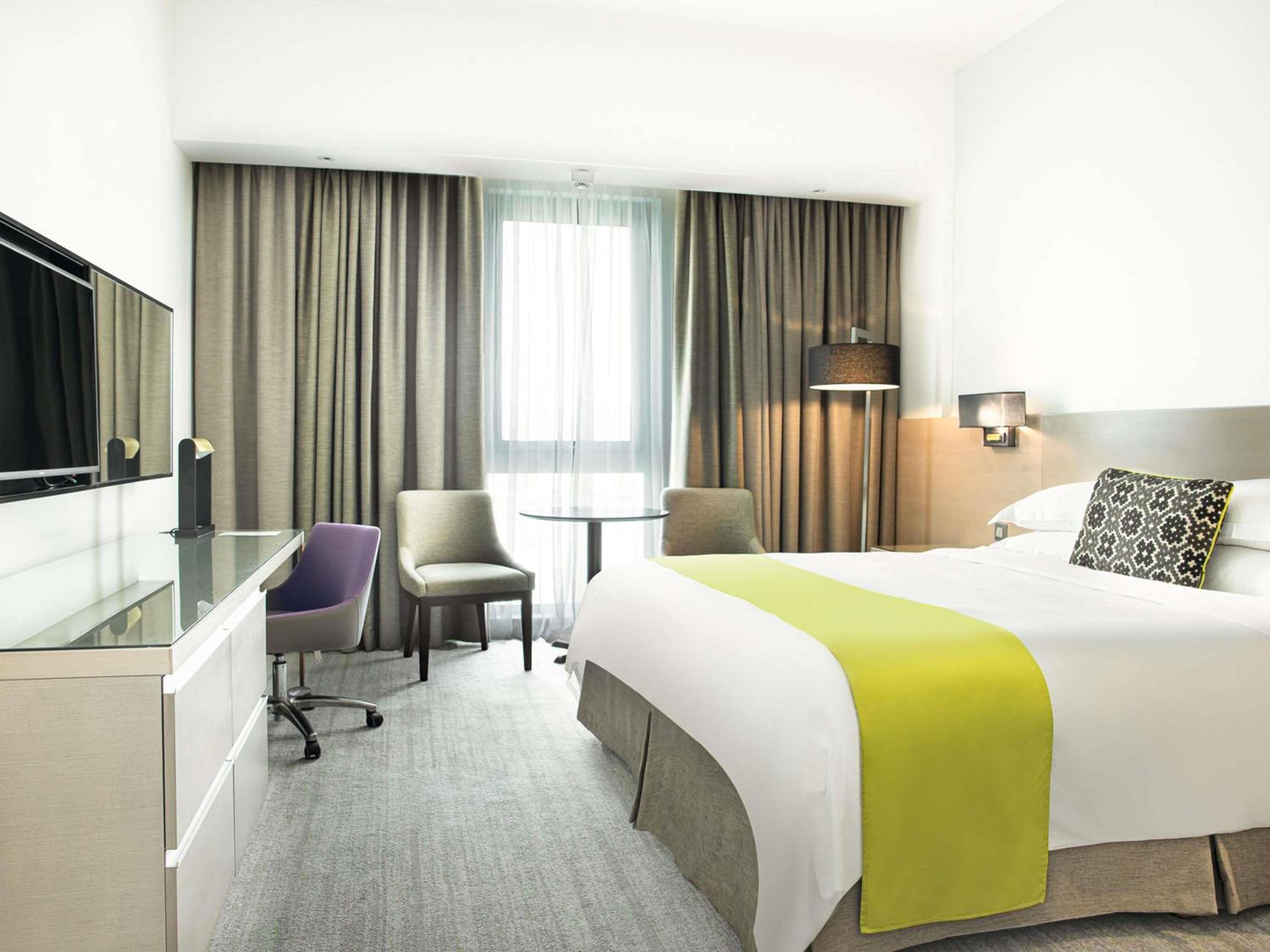 Junior King Suite with Sofa Bed