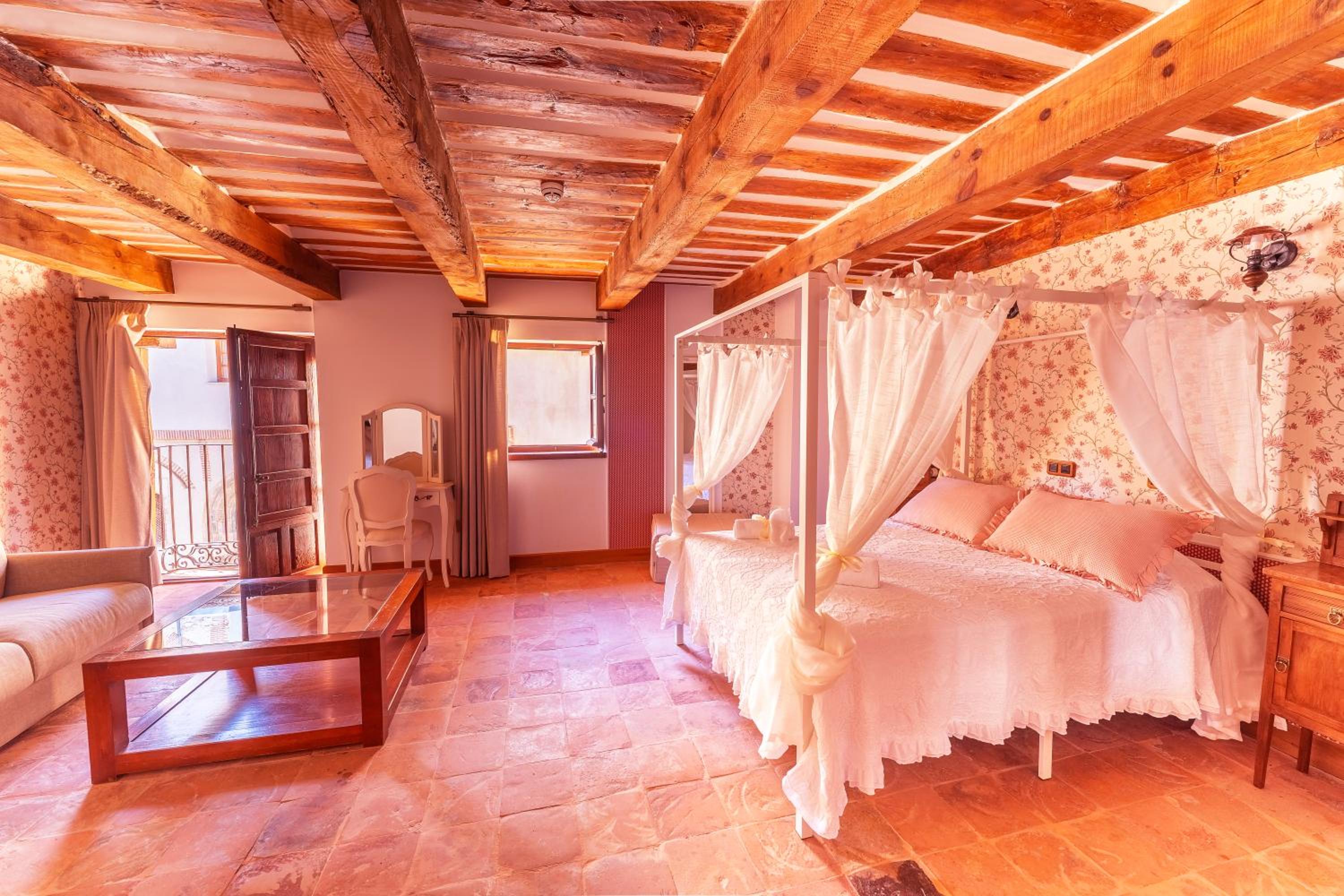 Deluxe King Suite photo 2