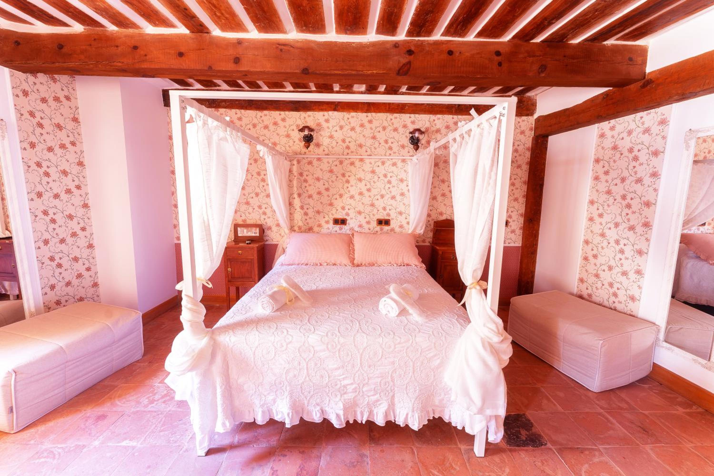 Deluxe King Suite photo 1