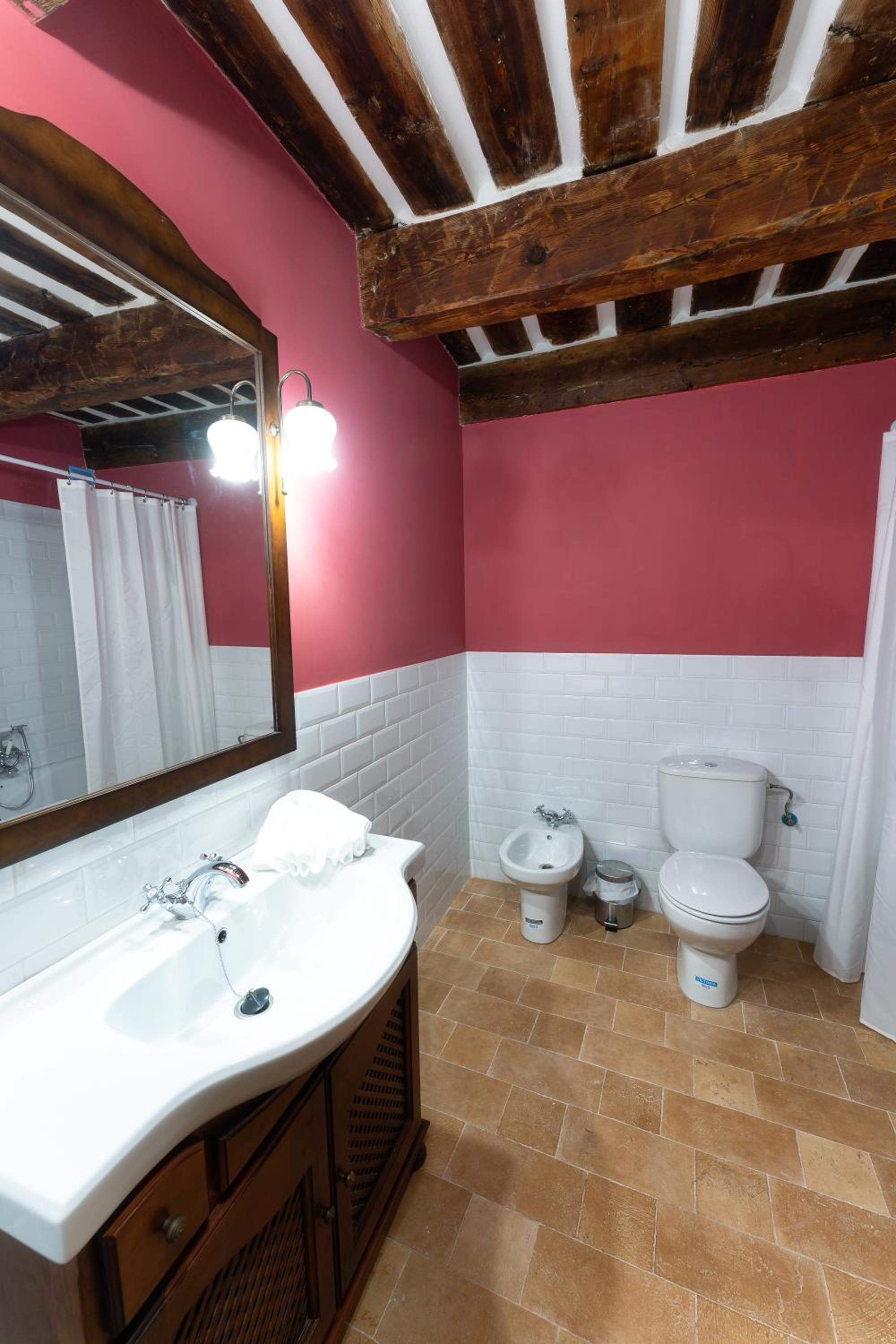 Deluxe King Suite photo 3