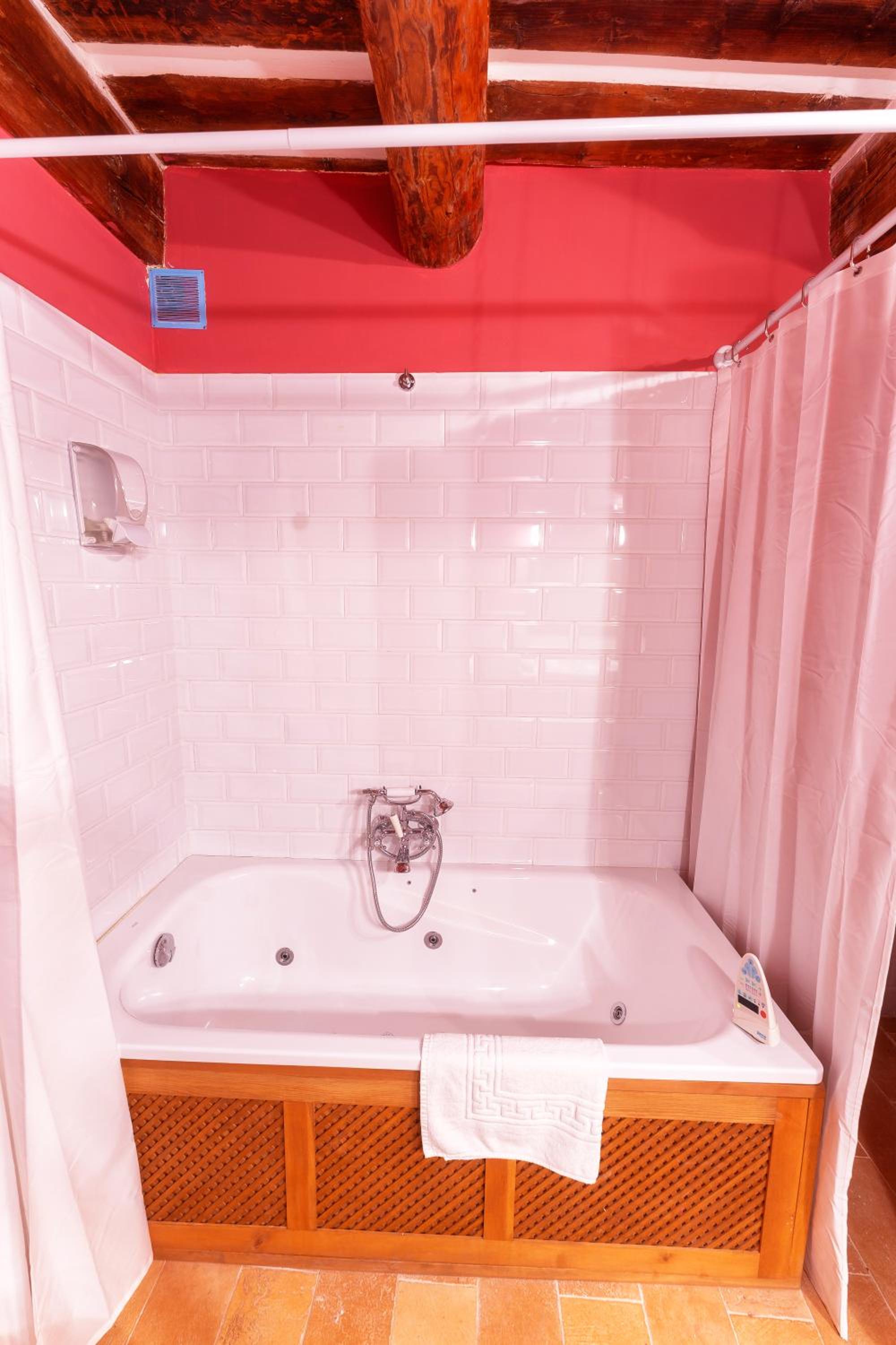 Deluxe King Suite photo 2