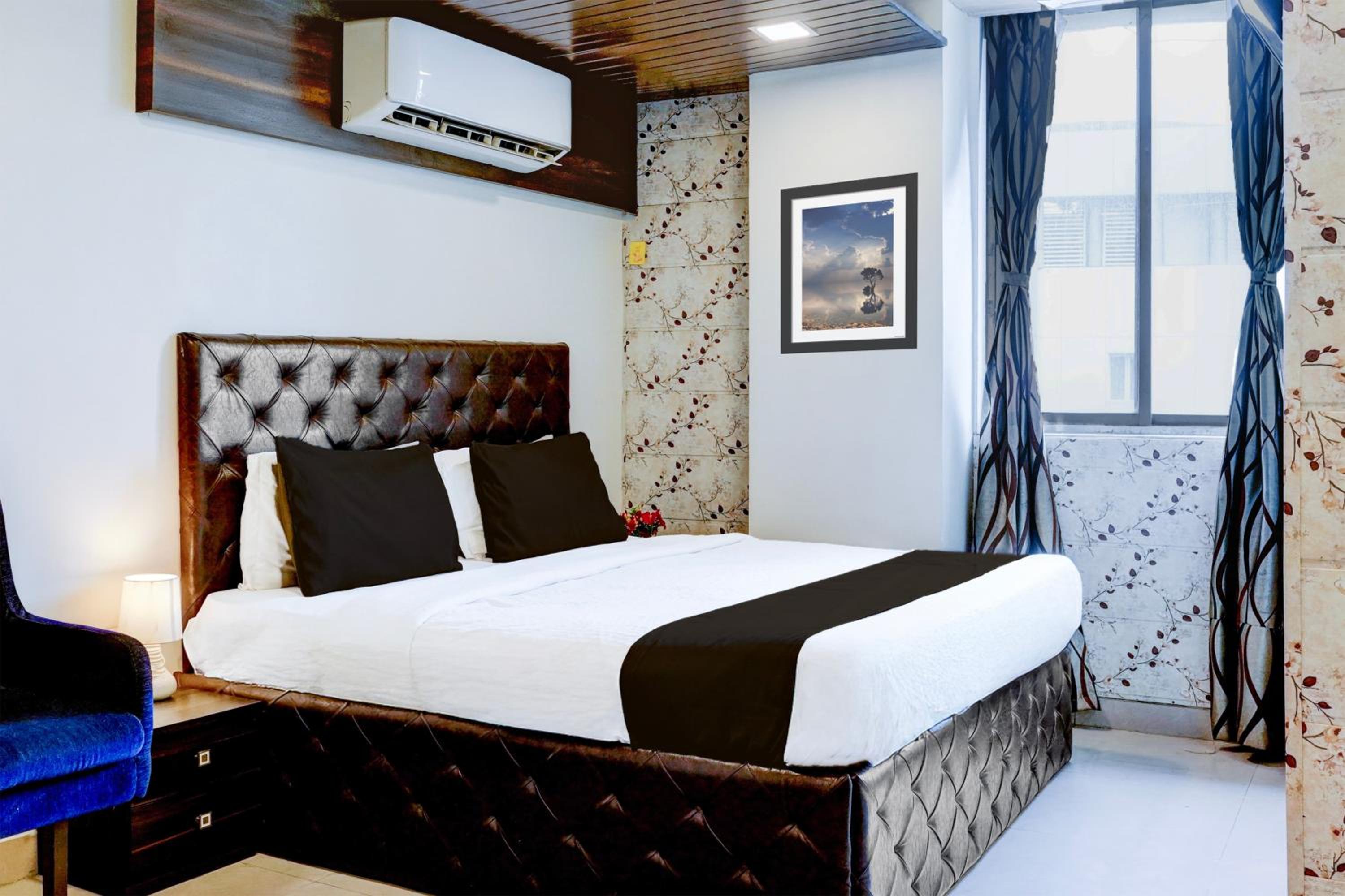 Triple Room with Bath photo 2