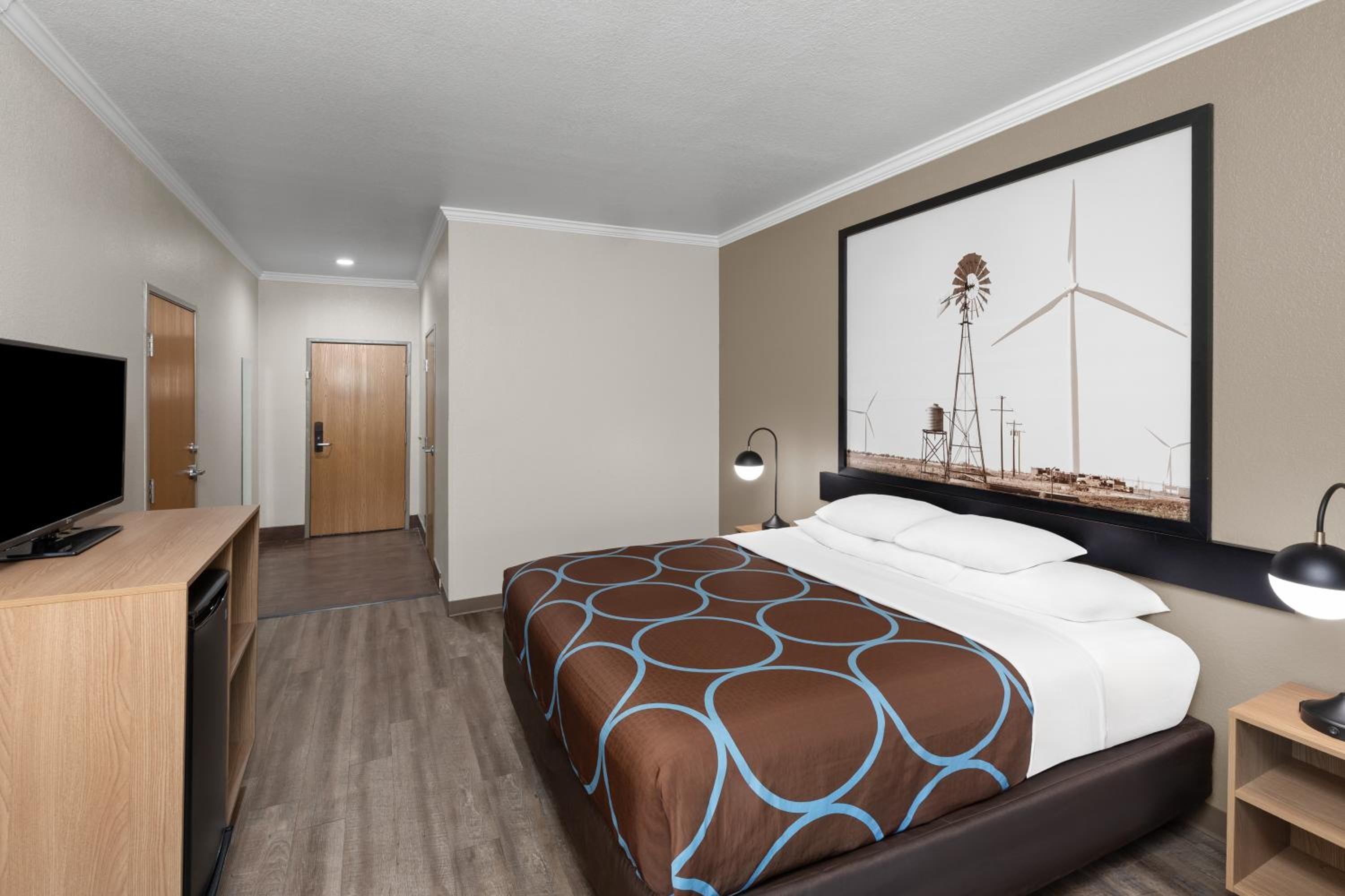 King Room with Mobile/Hearing Access and Bathtub with Grab Bars, Non-Smoking - Photo 4