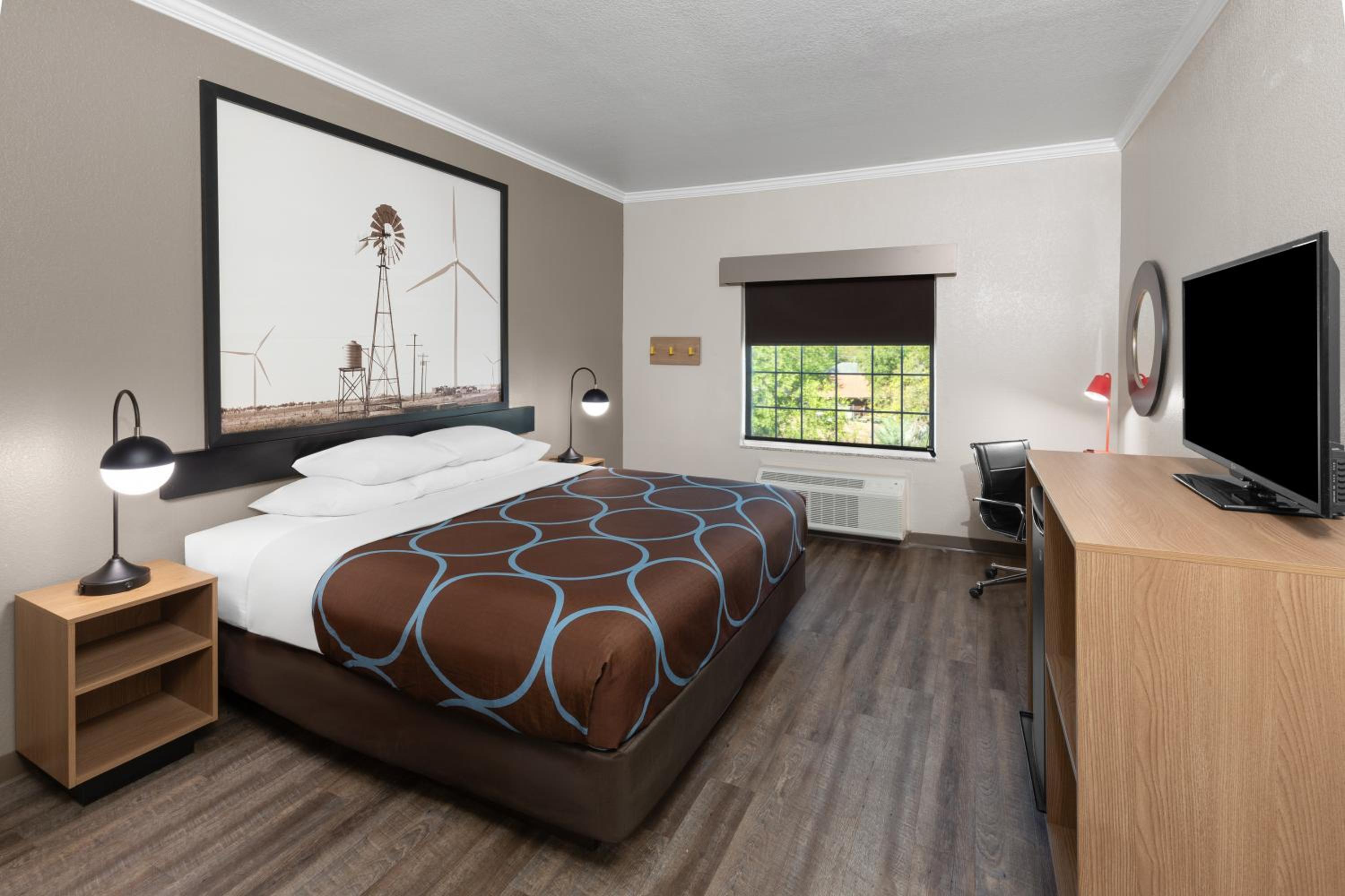 King Room with Mobile/Hearing Access and Bathtub with Grab Bars, Non-Smoking - Photo 5