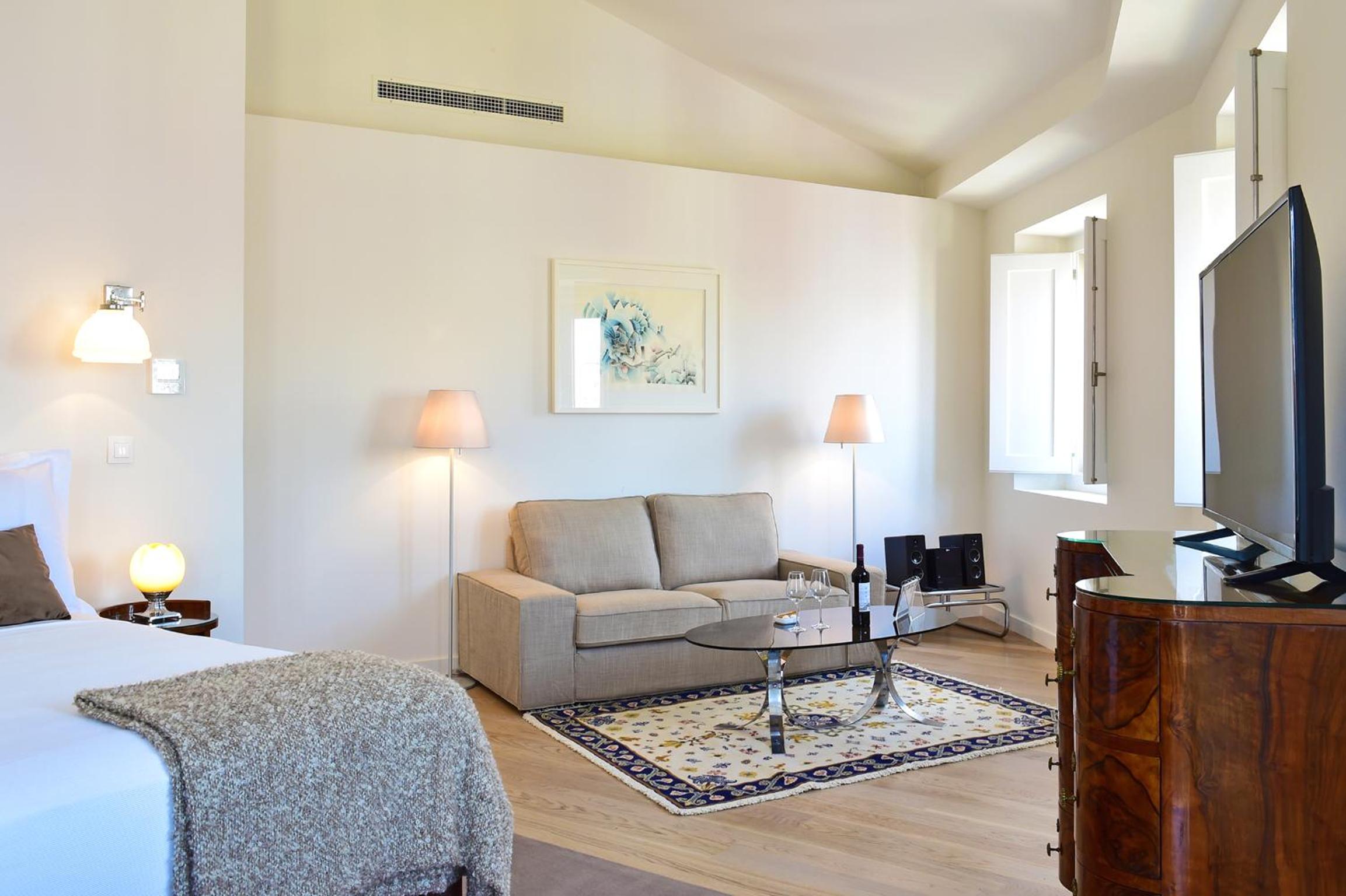 Deluxe Double Room With Balcony And Jacuzzi Iii