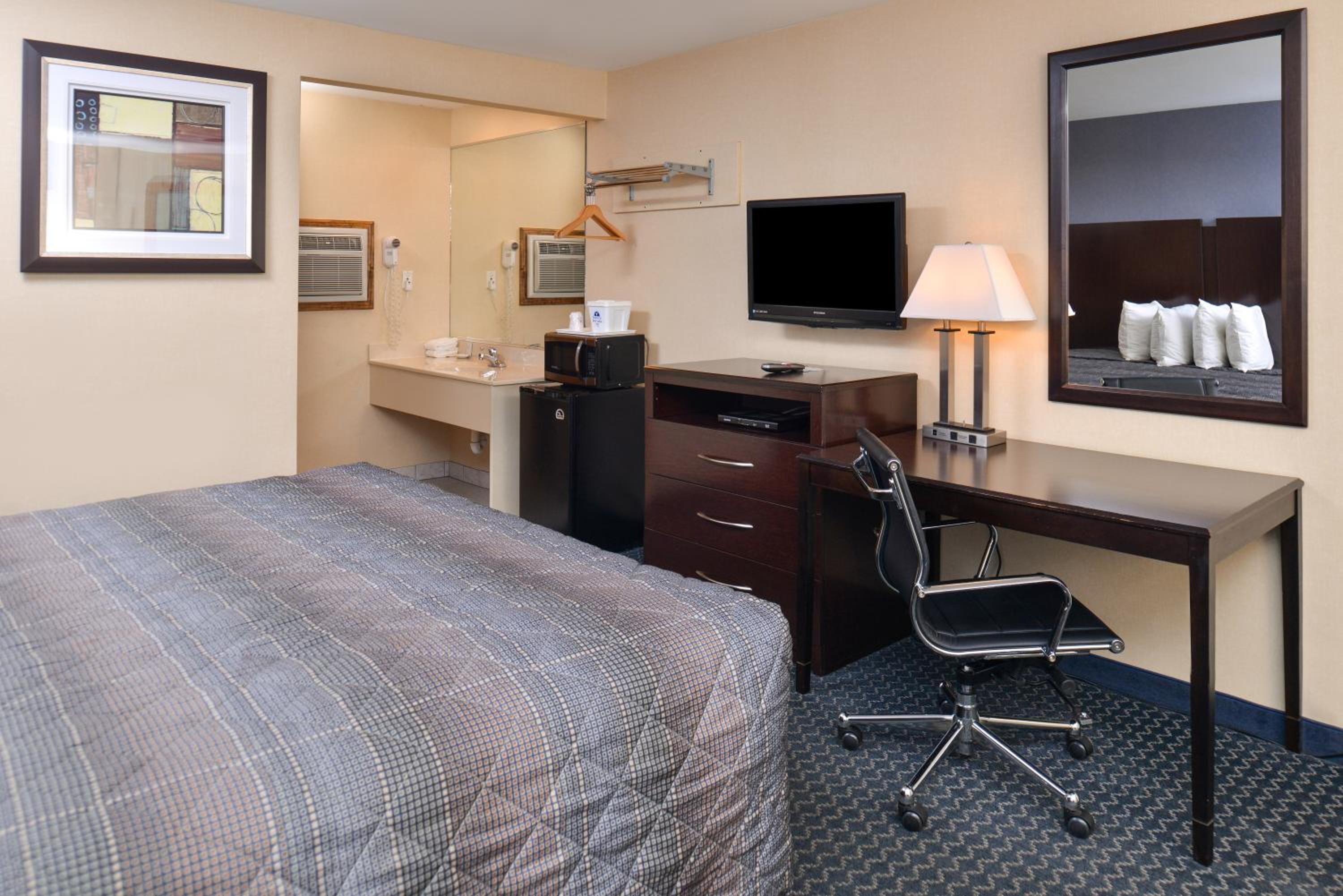 Queen Room - Photo 1