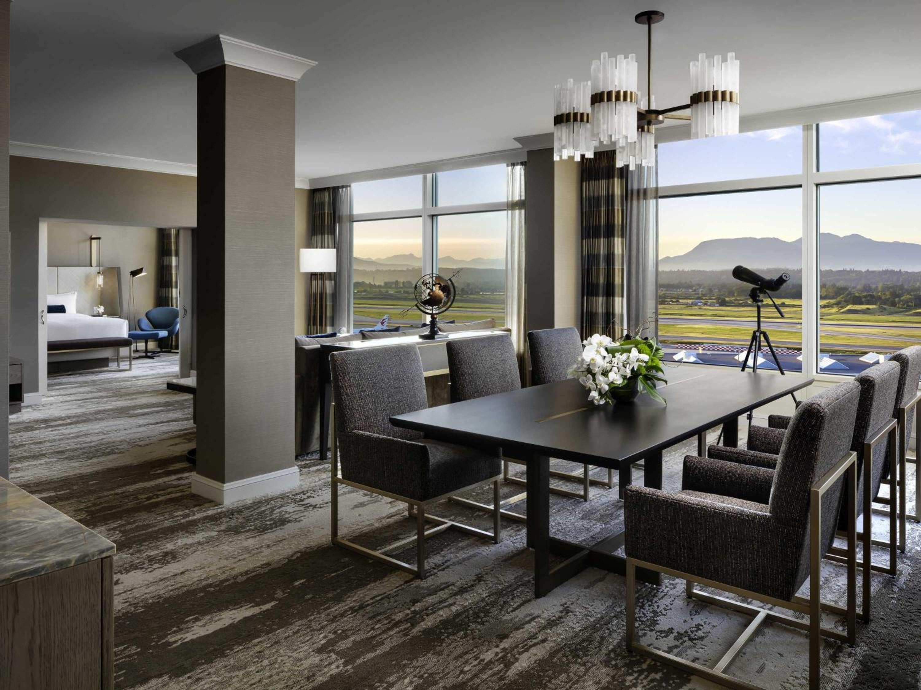 Fairmont Gold Signature King Suite with Runway View - Photo 2