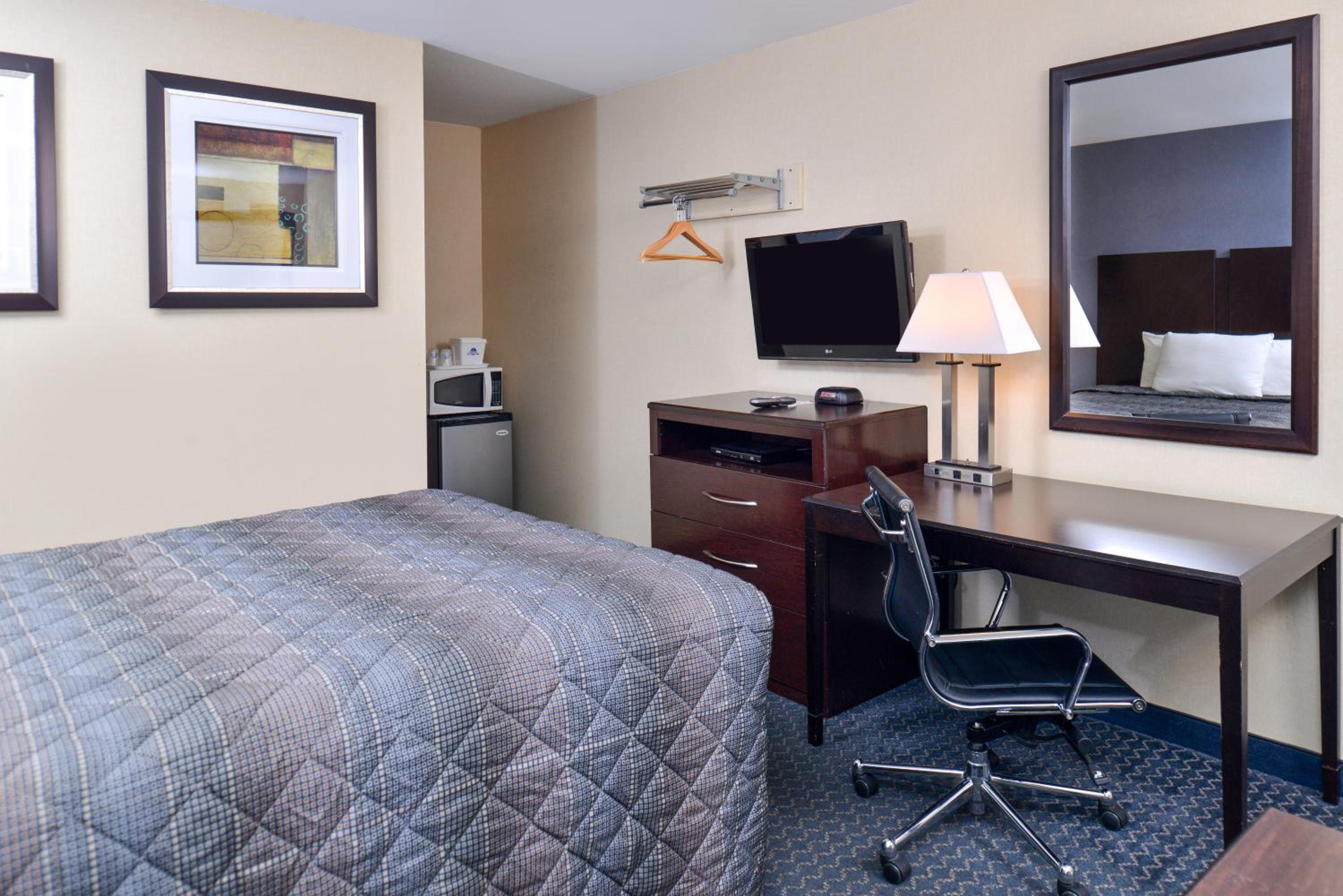 Queen Room - Photo 12