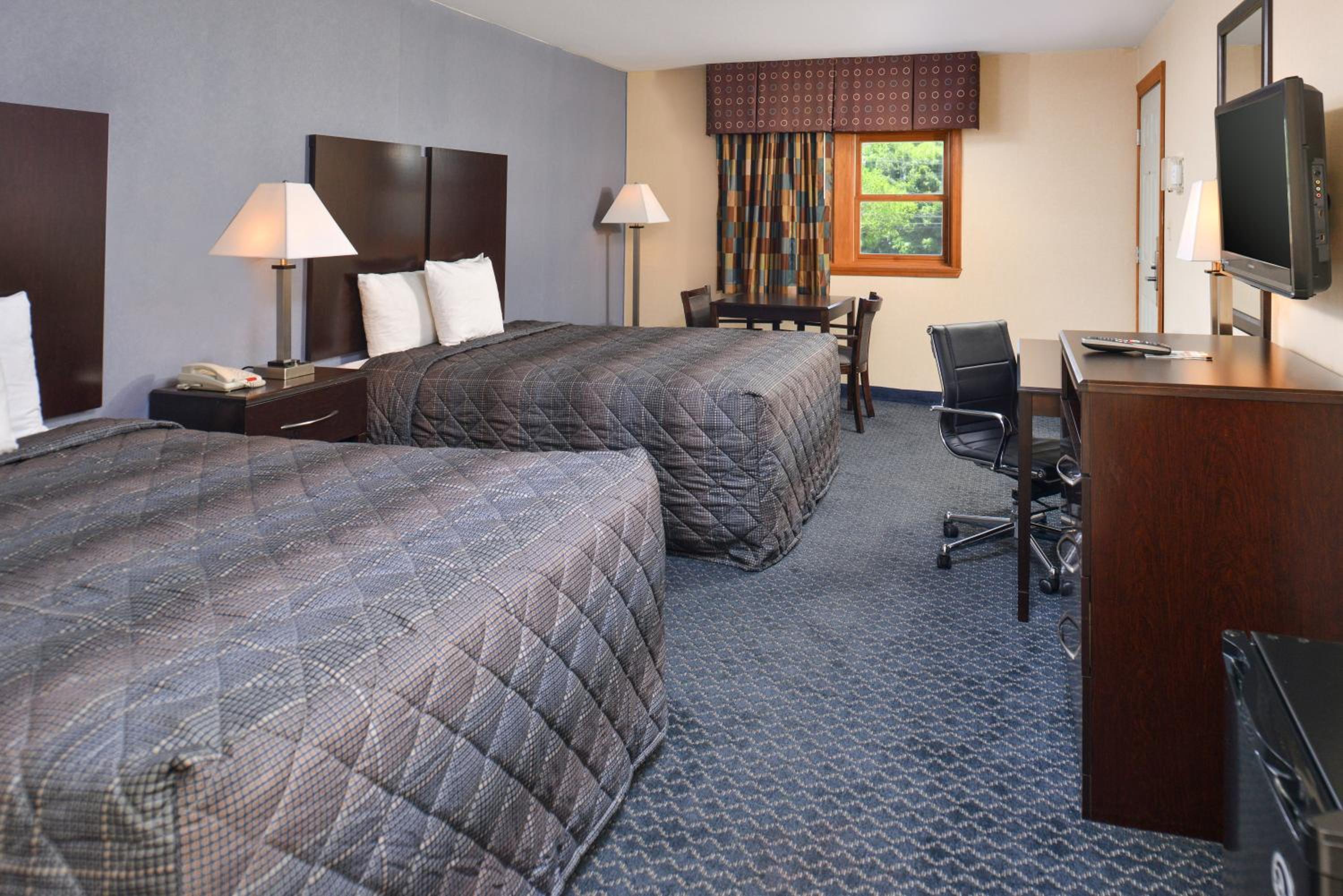 Double Room with Two Double Beds - Photo 5