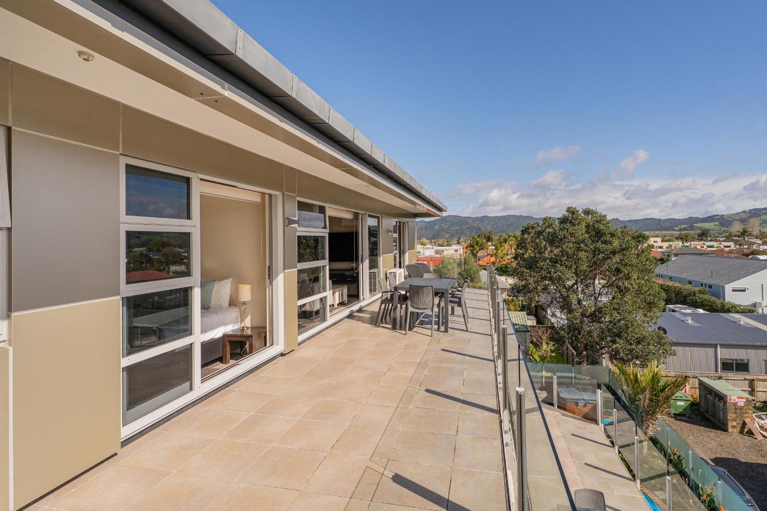 One-Bedroom Apartment with Ocean View