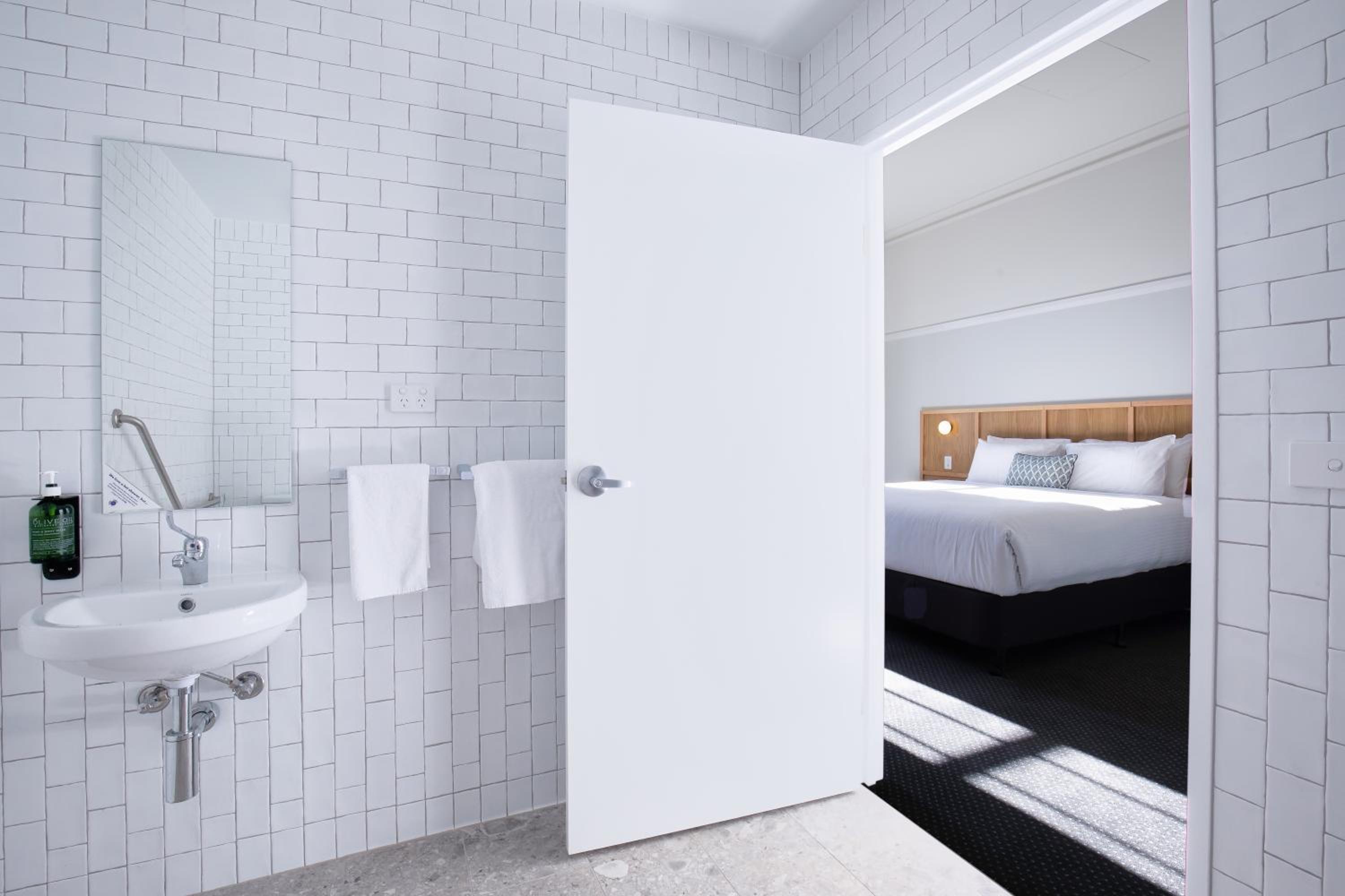 King Room - Disability Access photo 2