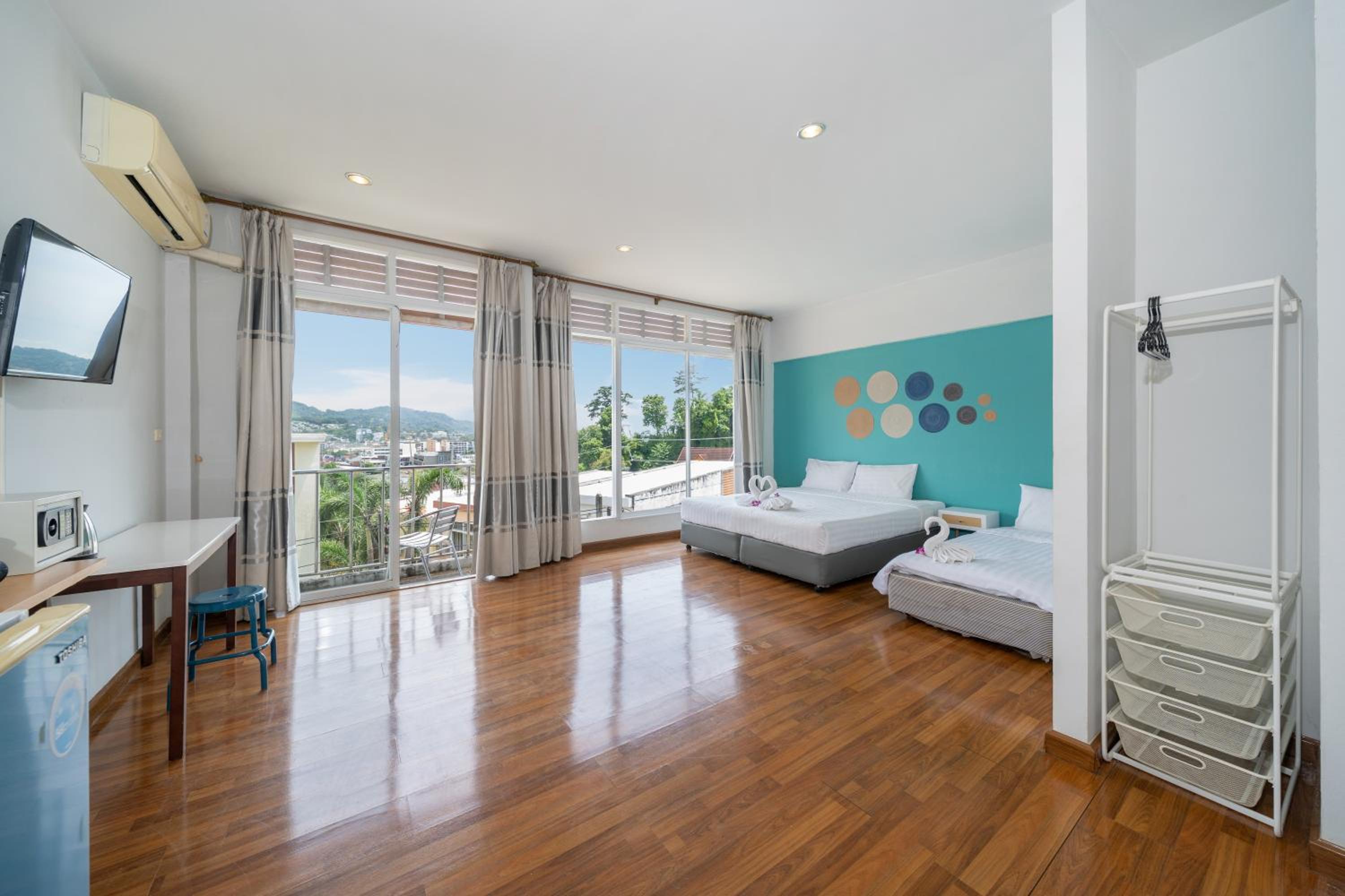 Deluxe Triple Room photo 3