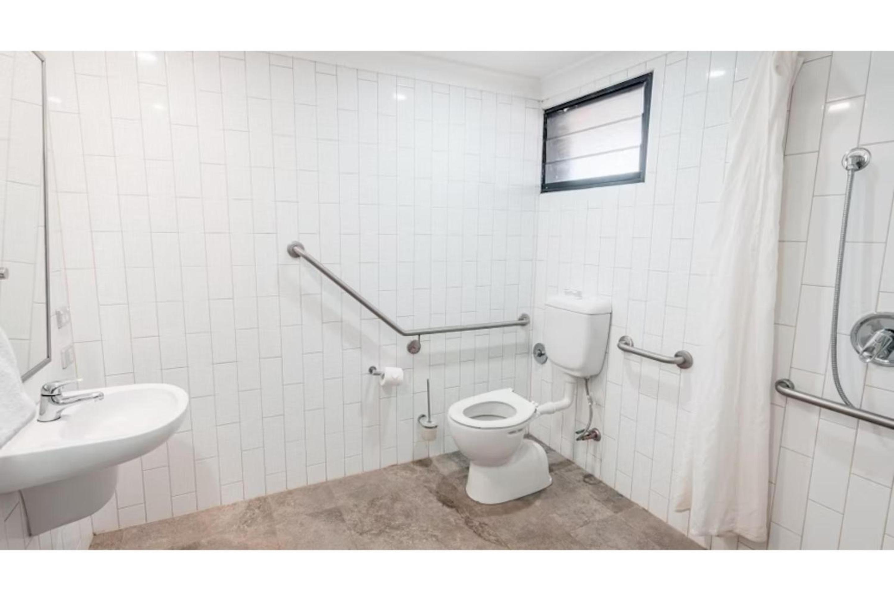 Standard Access Room - 2 Queen - Photo 2