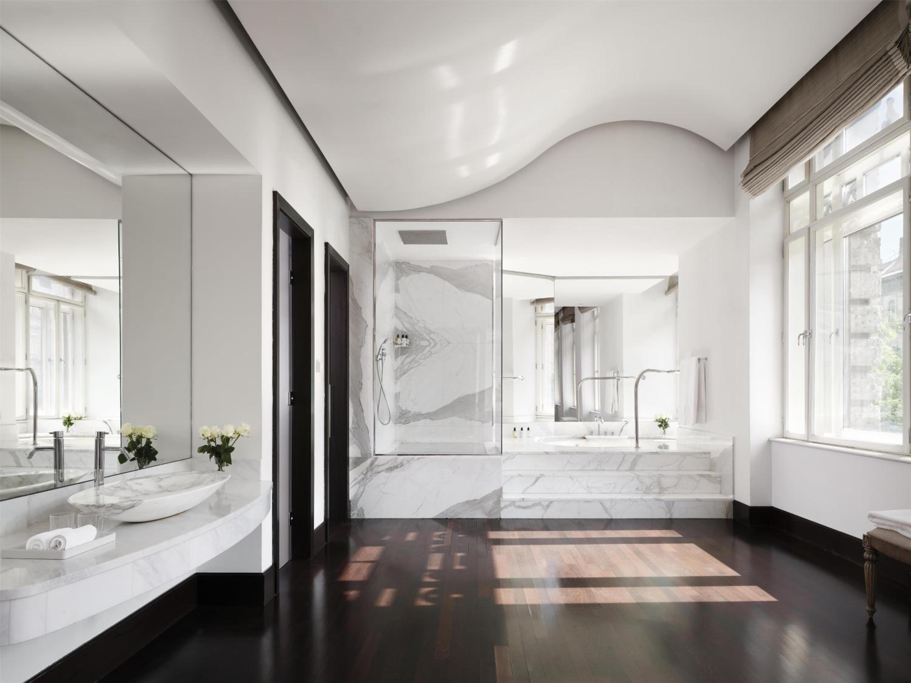 Ruby Presidential Suite thumbnail 5
