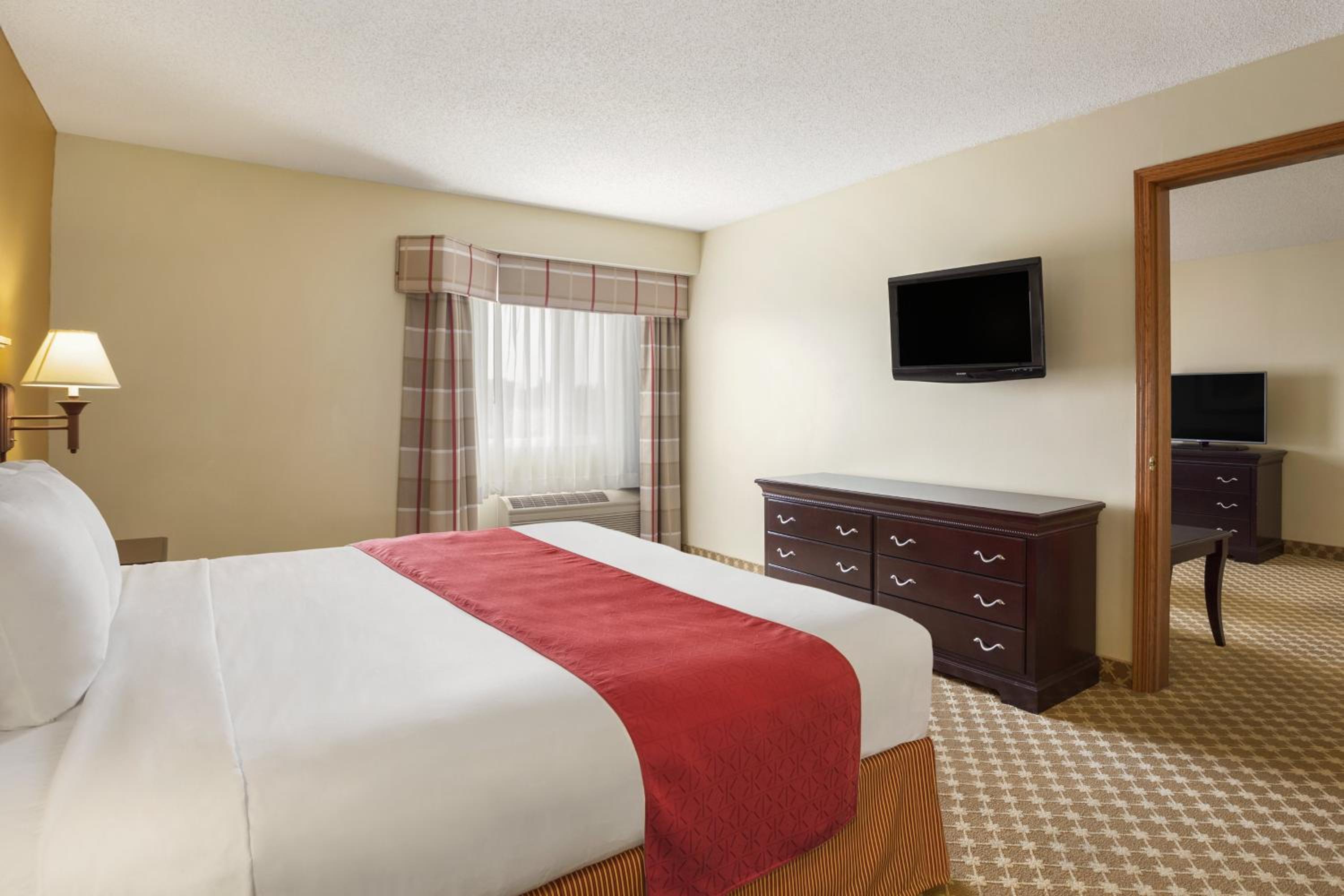 One-Bedroom King Suite with Sofa Bed - Photo 1